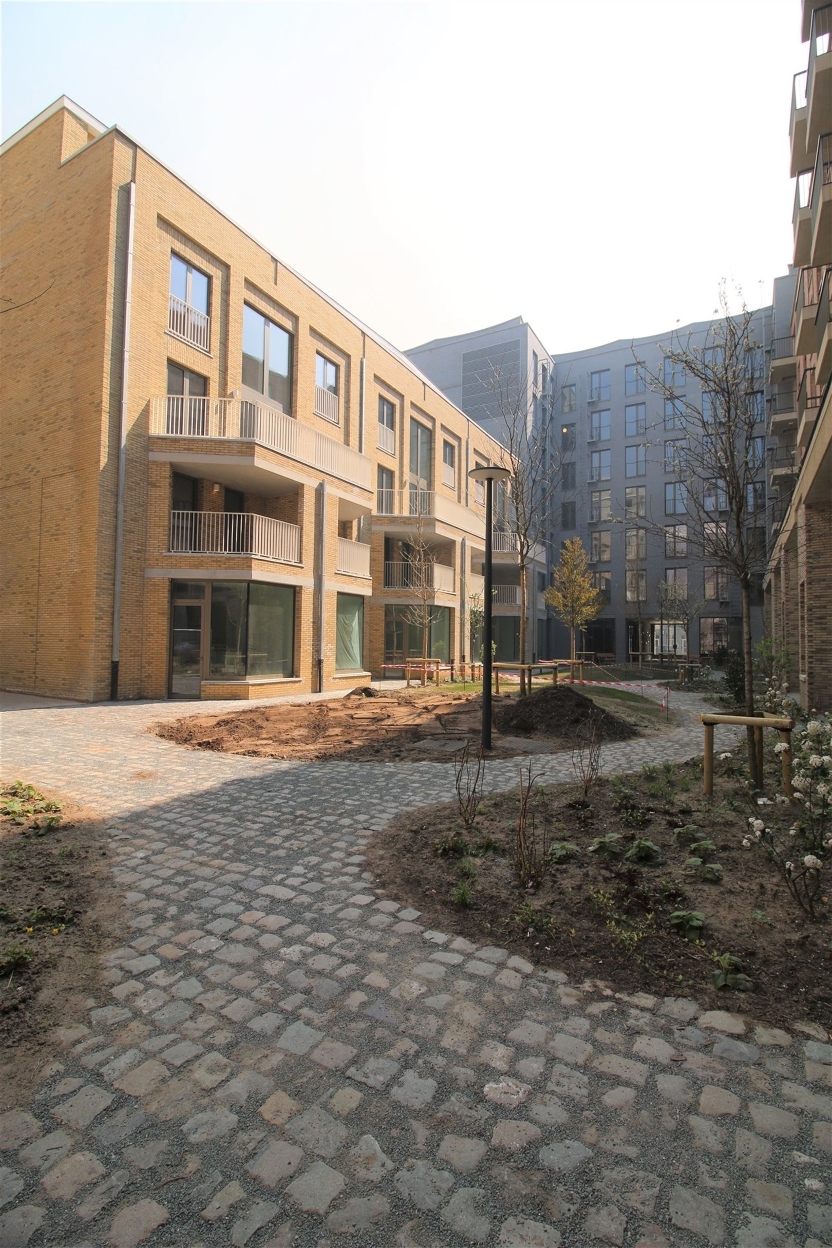 Nieuwbouw appartement met 2 slaapkamers met terras en autostaanplaats foto {{pictureIndex}}