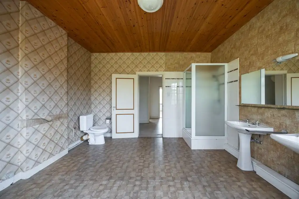 Unieke herenwoning met veel potentieel foto 16