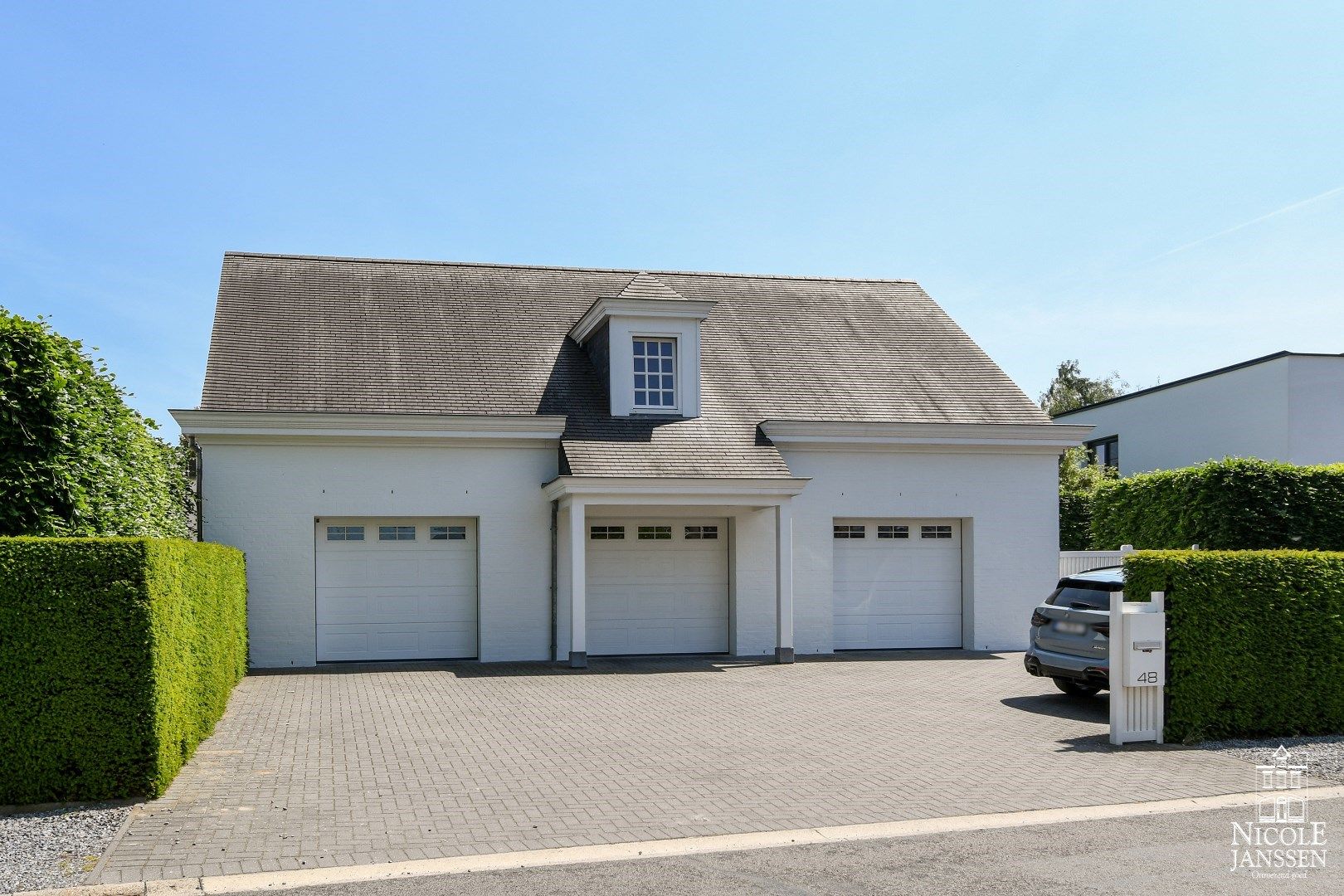 Luxueus en ruim ingedeeld landhuis met naastliggend garagegebouw met appartement foto 23