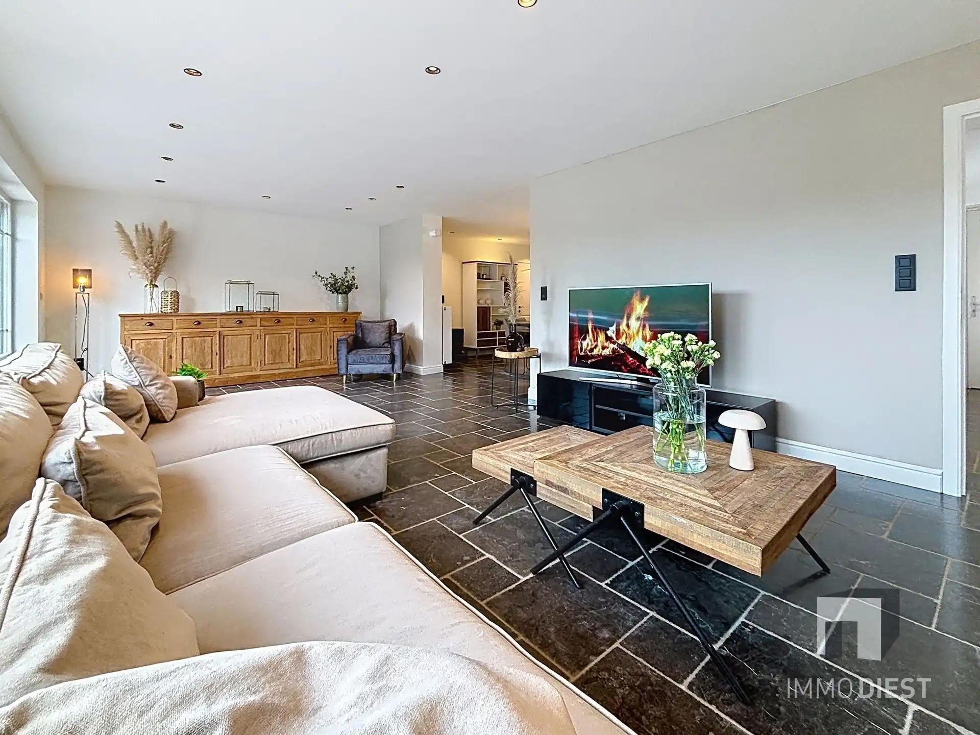 Trendy - volledig gerenoveerde woning met 3 slaapk en 2 badkamers foto 6