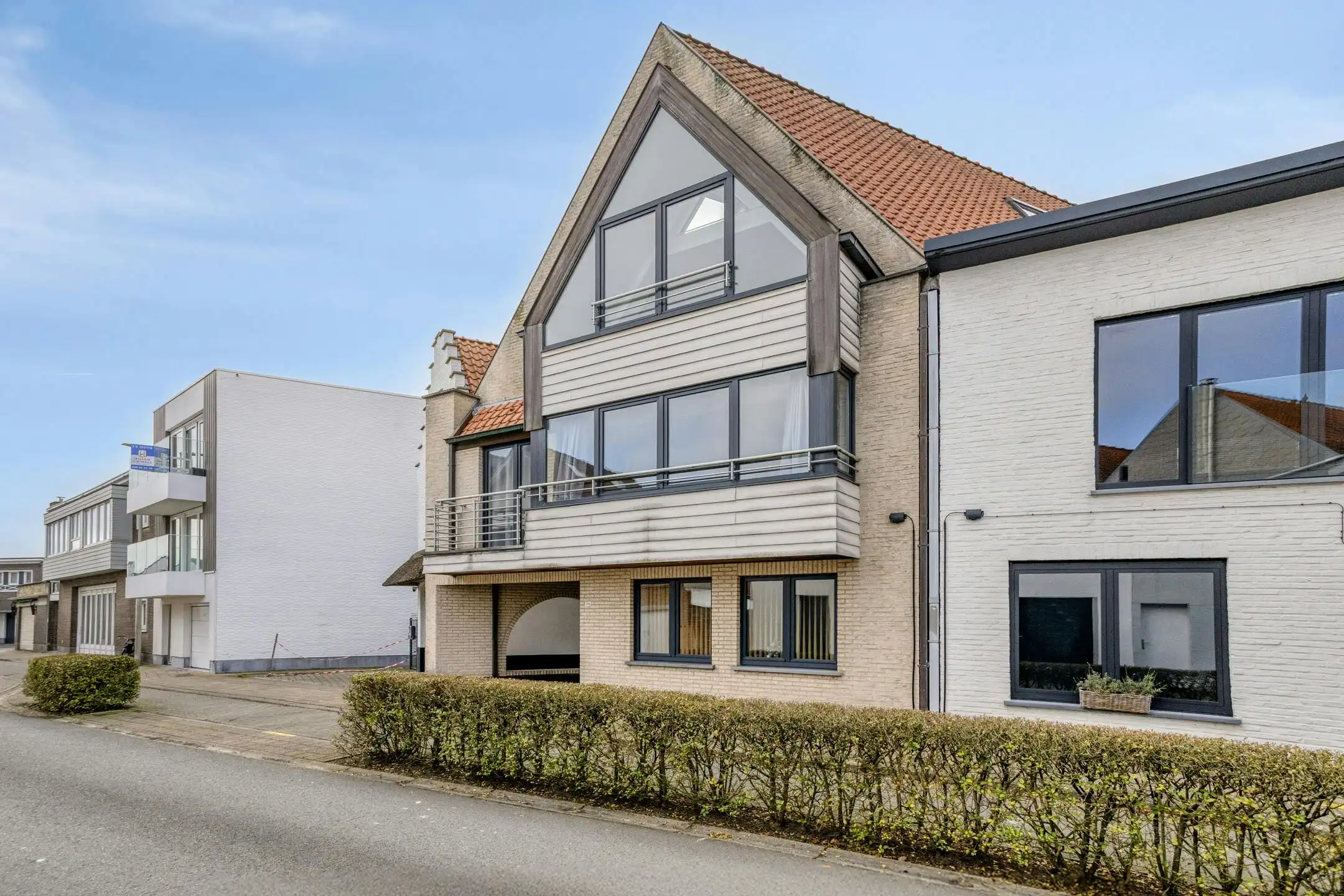 Opbrengsteigendom met 3 appartementen te koop centrum Knokke foto 2