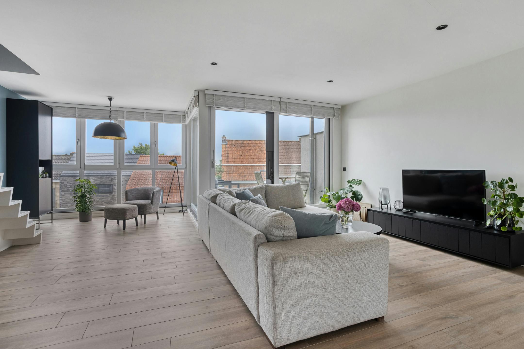 Instapklare, lichtrijke duplex te koop in hartje Aalter foto {{pictureIndex}}