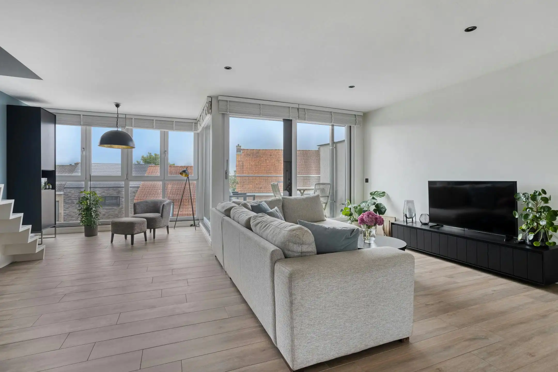 Instapklare, lichtrijke duplex te koop in hartje Aalter foto {{pictureIndex}}