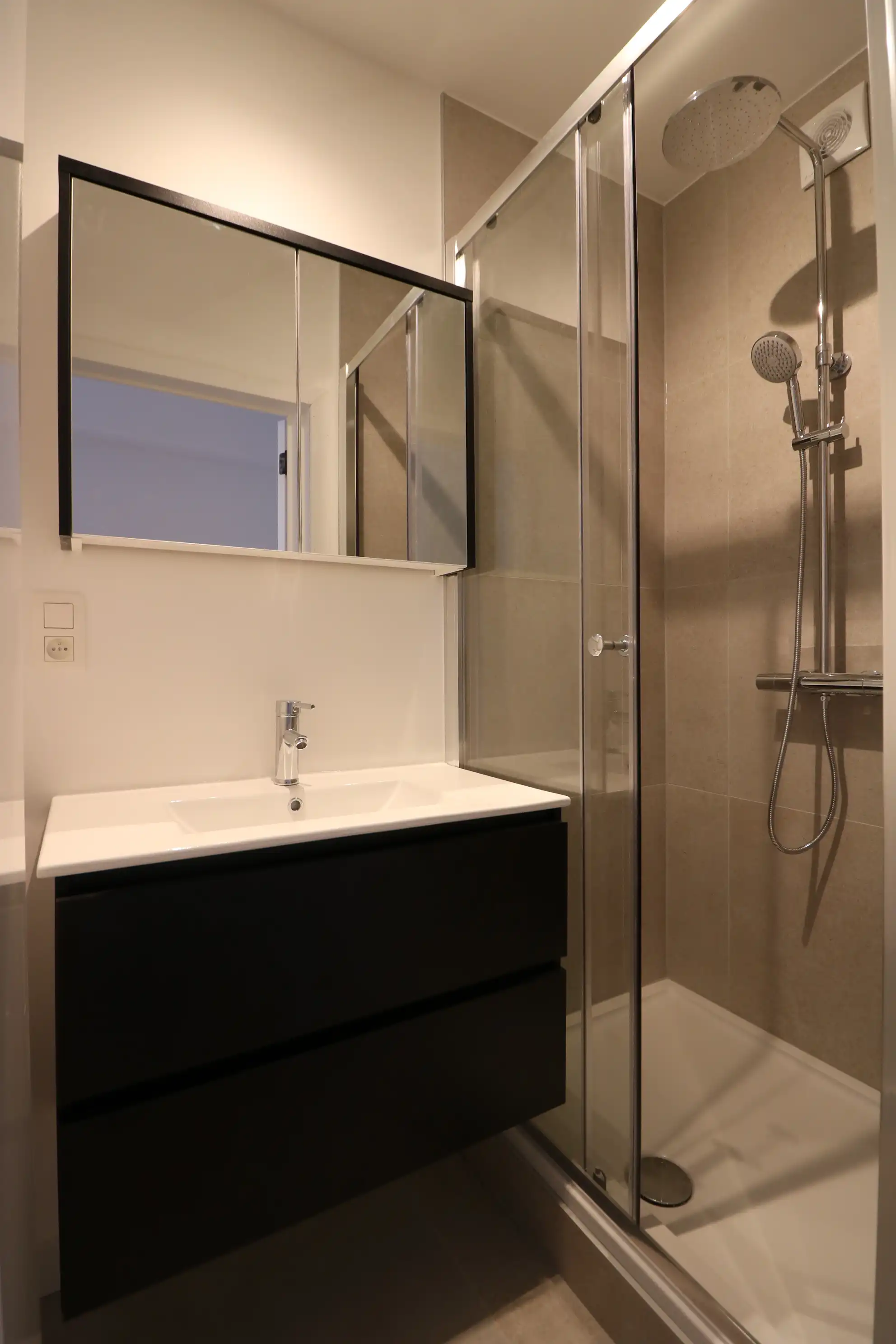 Prachtig gerenoveerd 2-slaapkamerappartement met fantastisch zicht op de jachthaven. foto 4