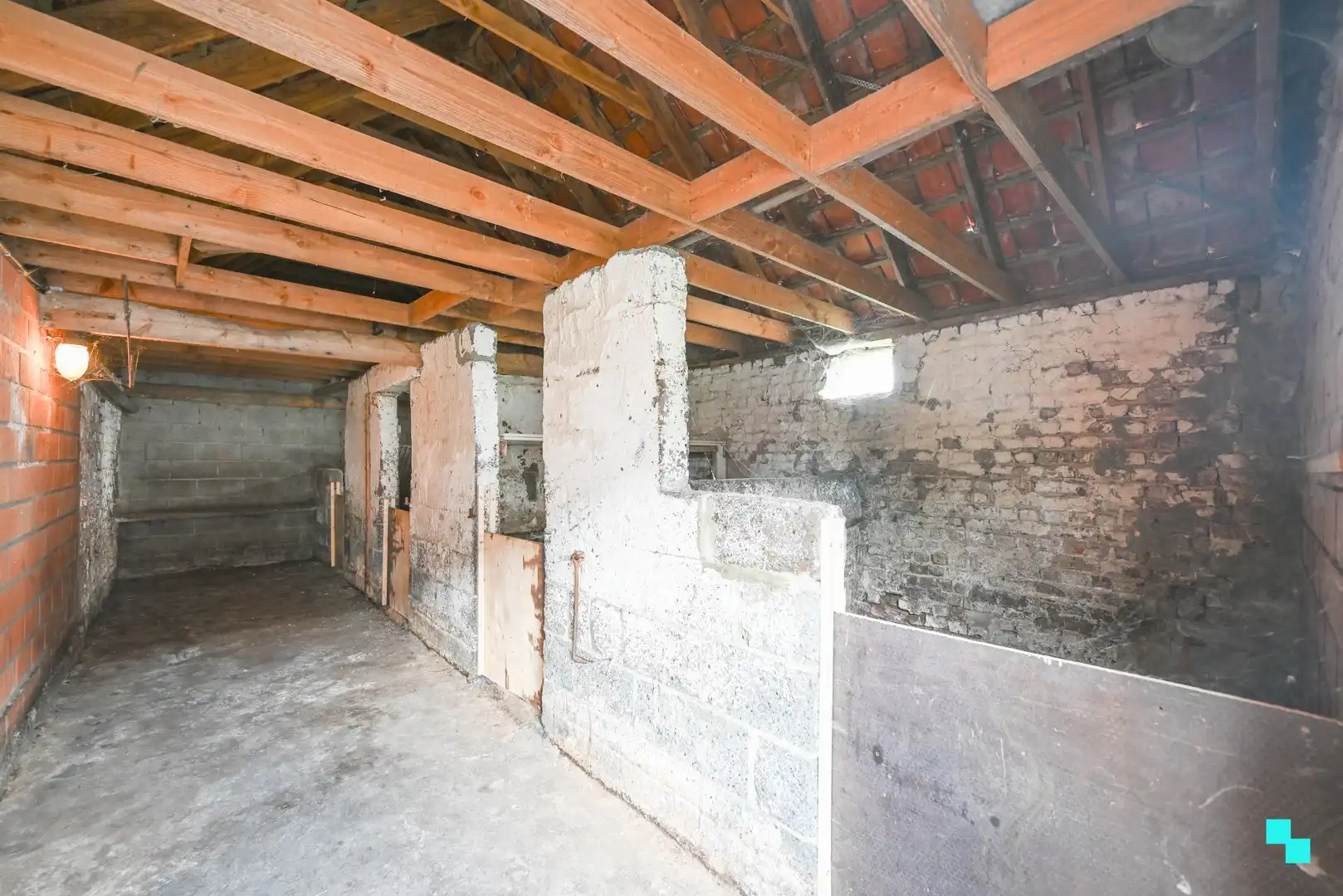 Landelijk gelegen, te renoveren woning op 1.767m² perceel foto 27