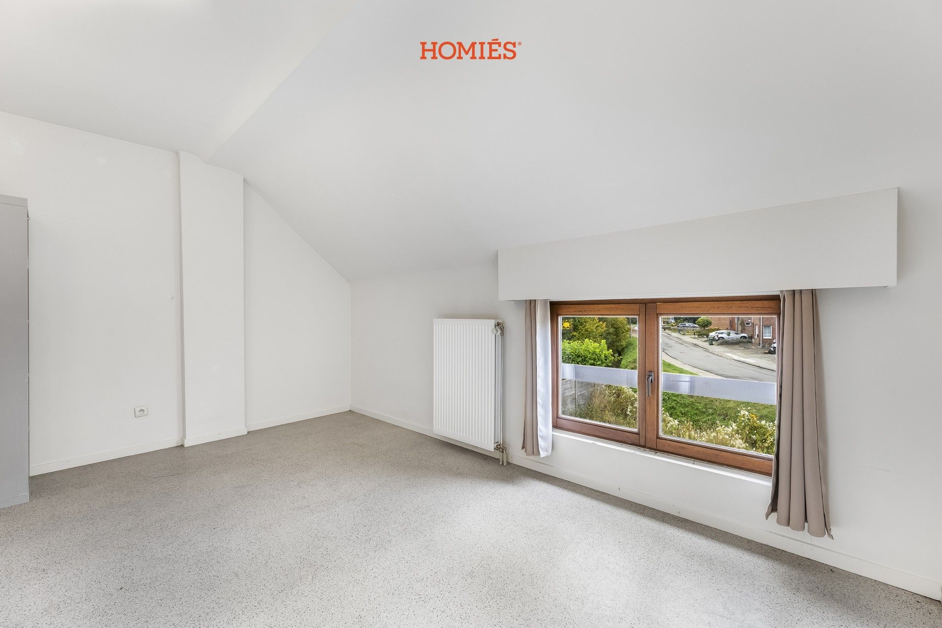 Te renoveren woning met veel potentieel foto 13