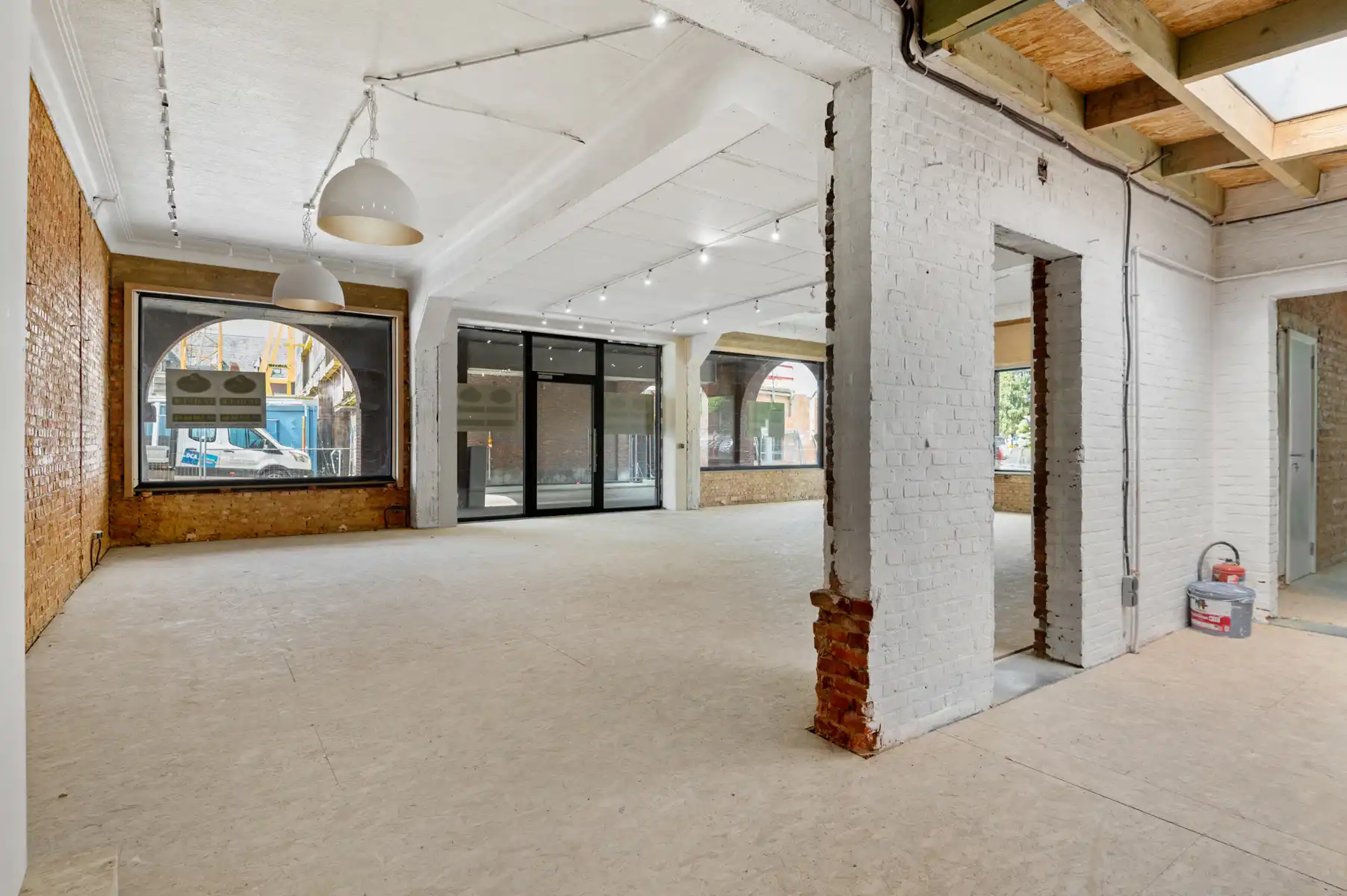 Ruim handelspand van ca. 165 m² op een commerciële locatie. foto 12