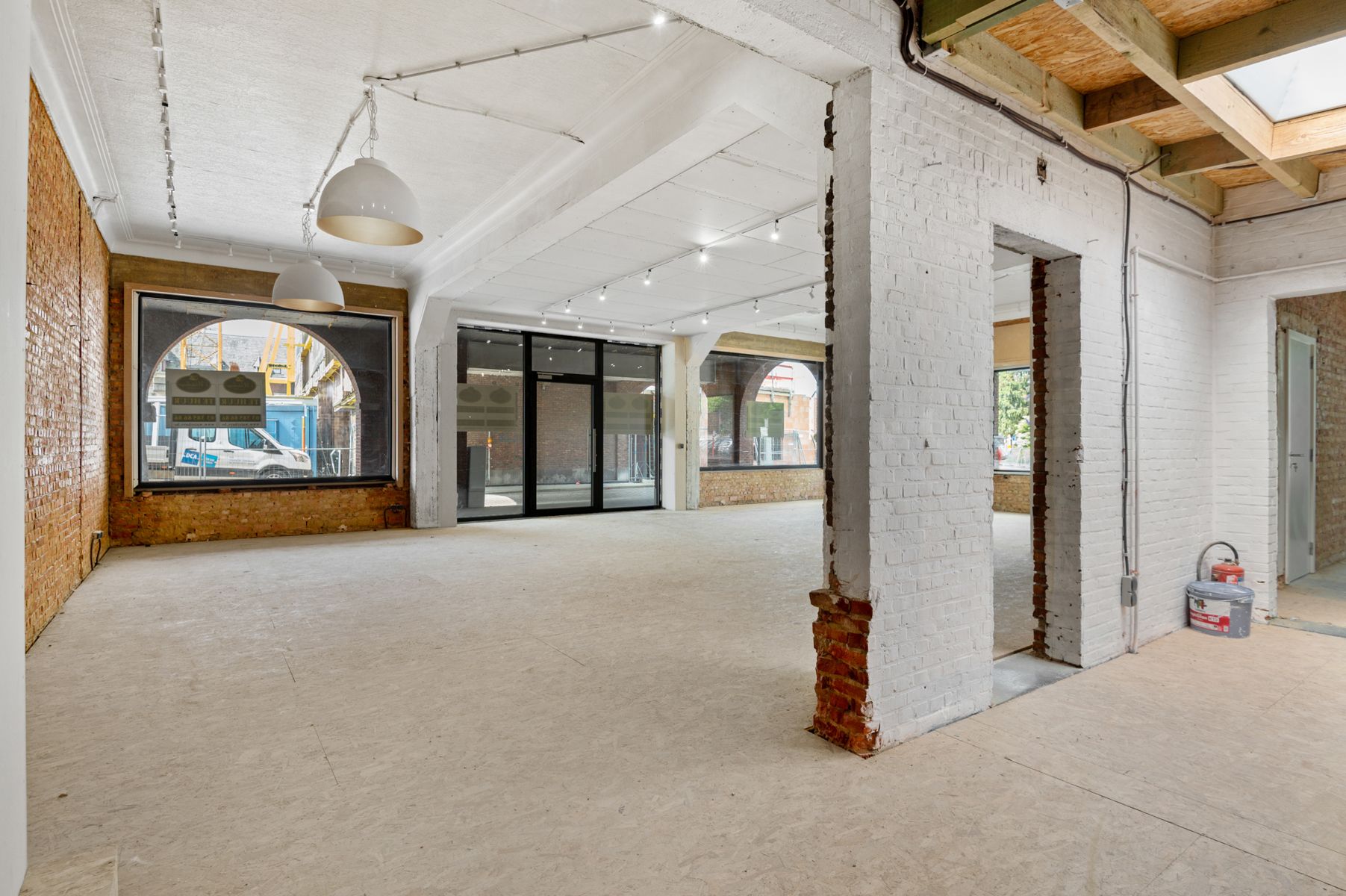 Ruim handelspand van ca. 165 m² op een commerciële locatie. foto 12