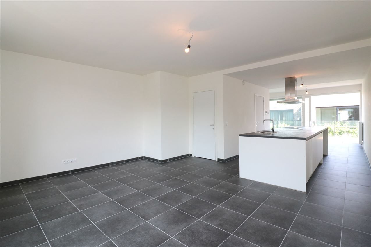 3 appartementen en 4 autostaanplaatsen foto 76