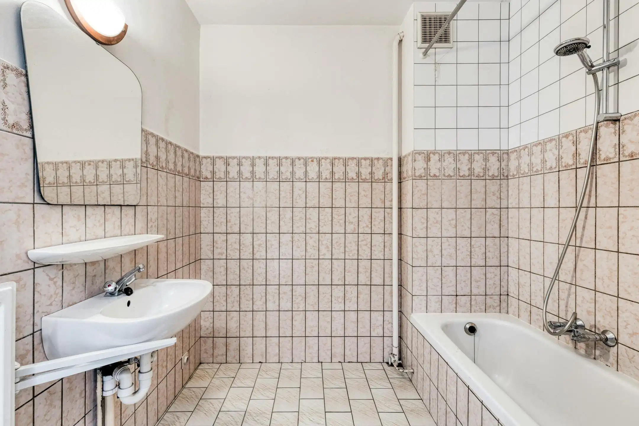 Tweeslaapkamerappartement met terras te koop in Merksem foto 9