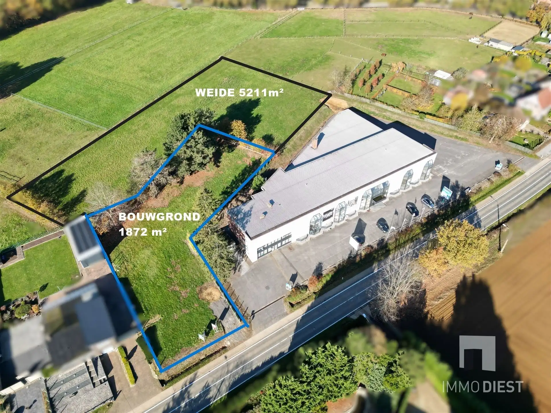 Villa op open bebouwing op 10a17ca  met achterliggende weide van 52,11 are foto 4