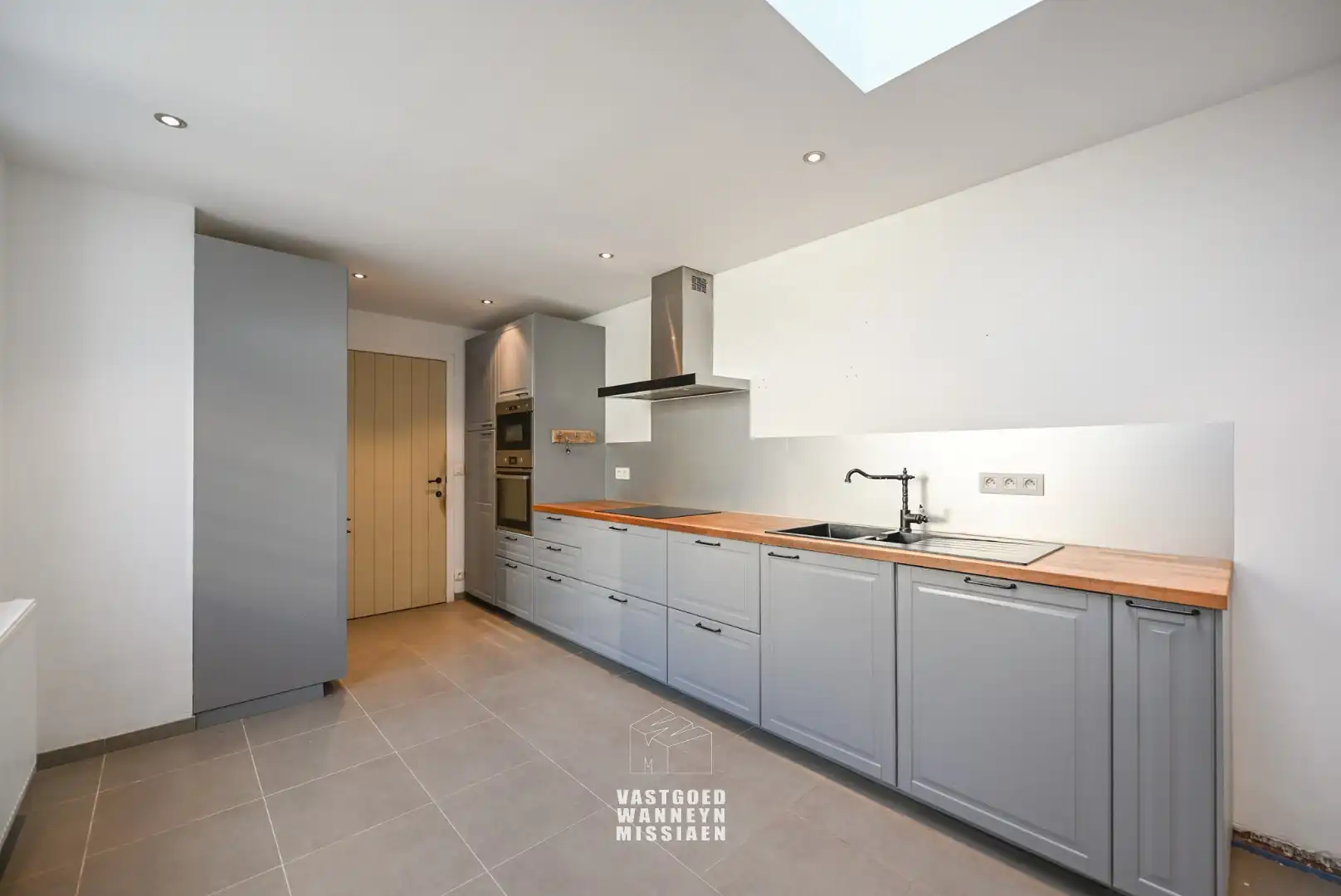 Instapklare woning met 3 slaapkamers en ruime berging/garage in centrum Wingene  foto 11