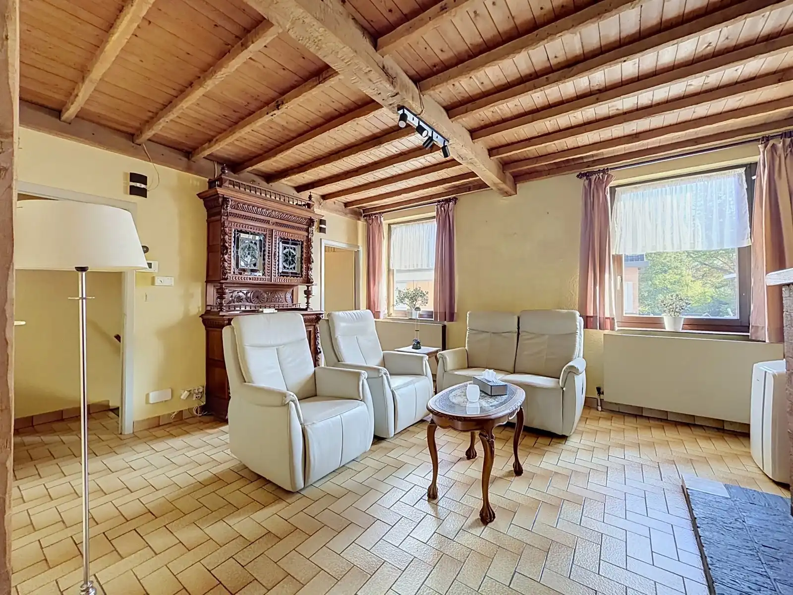 Ruime woning met 2 SLPK, Garage én Werkplaats/Magazijn! foto 5