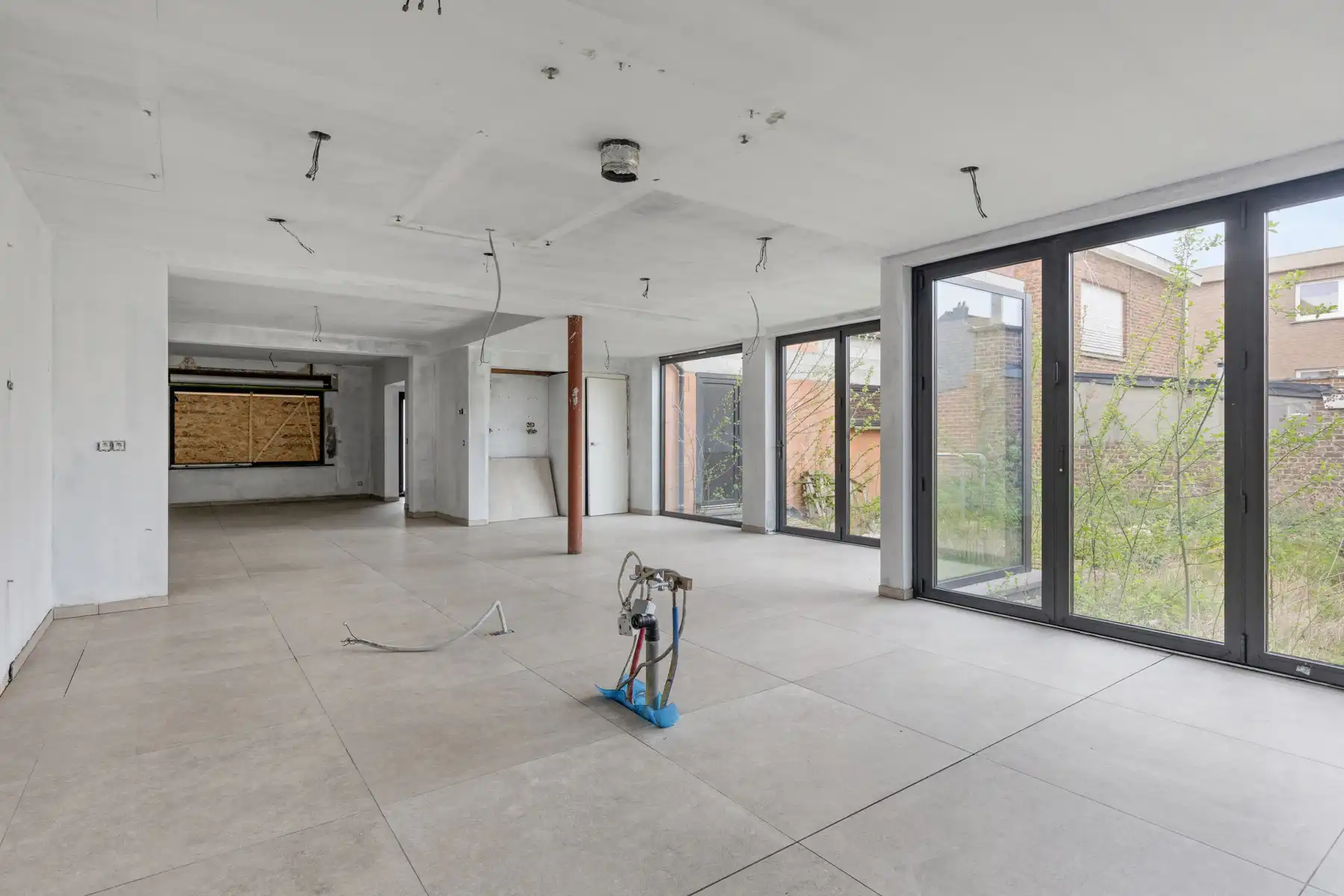 Ruime verder af te werken 2-gevel met 4 slaapkamers foto 13