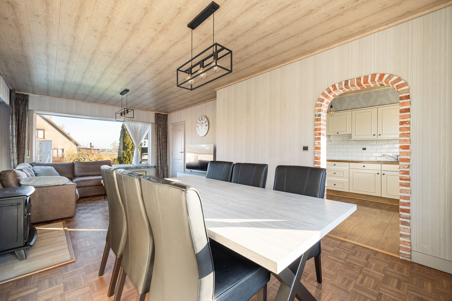 Rustig gelegen woning met 3 slaapkamers en garage. foto 8