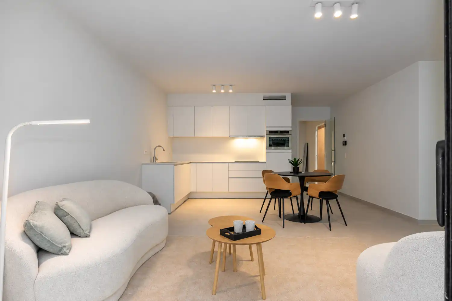 Nieuwbouwappartement met 2 slaapkamers te koop in het hartje van Oostende foto 2
