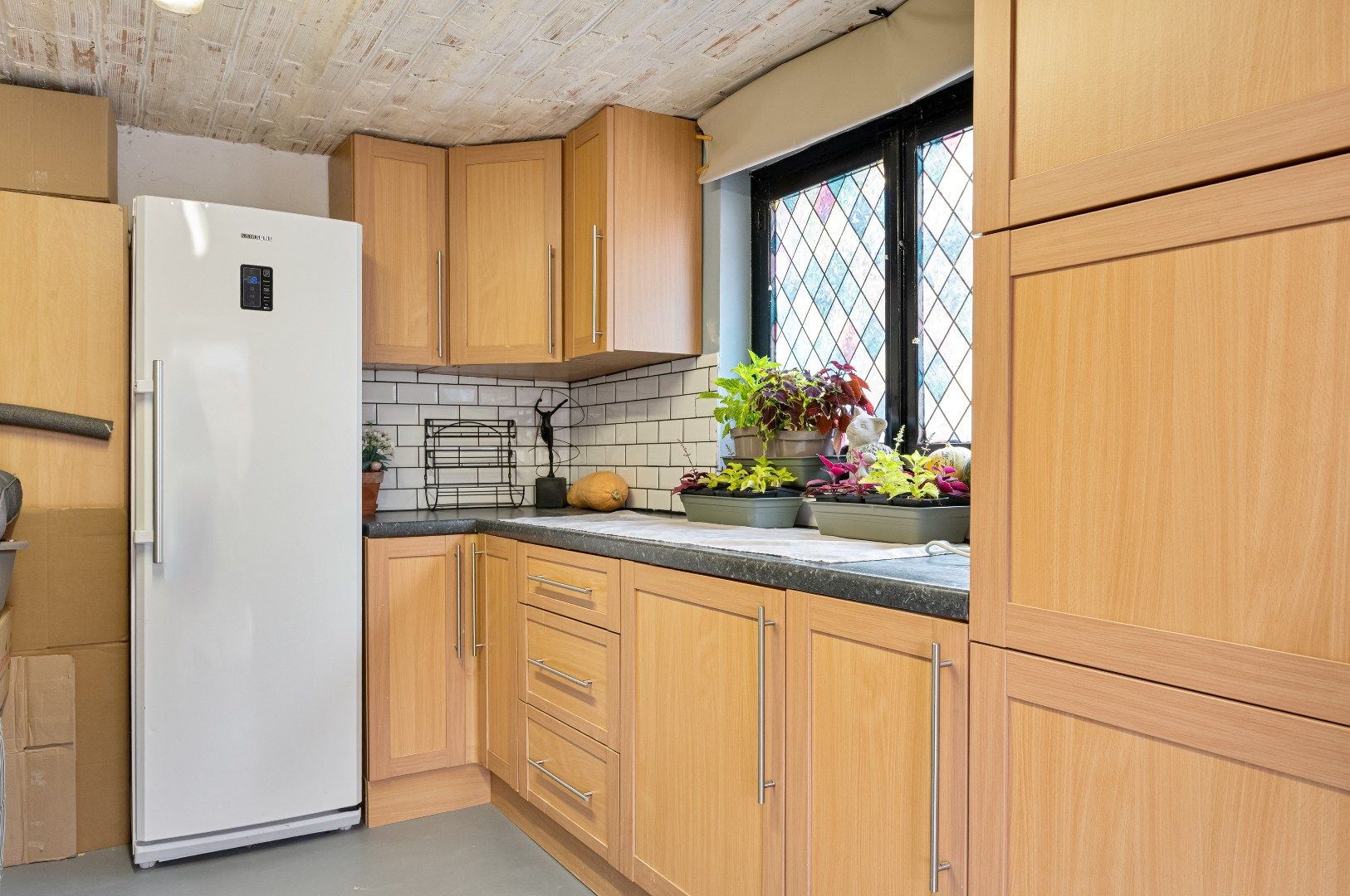 Volledig gerenoveerde solide woning met grote tuin foto 13