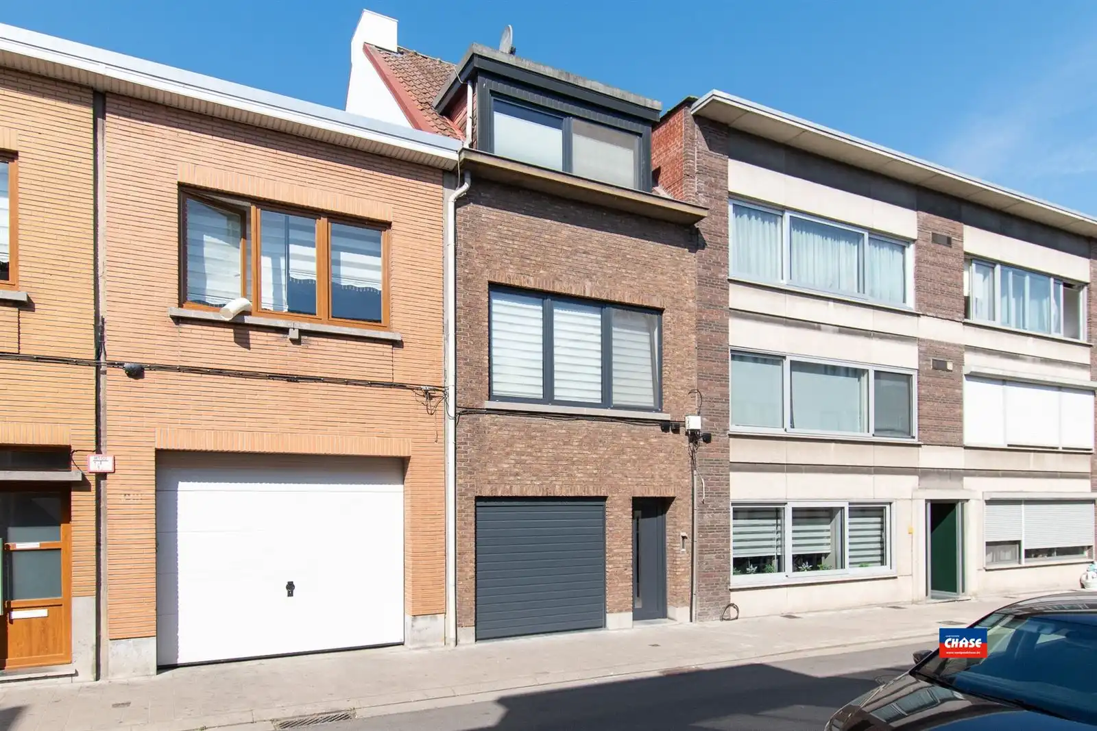 Gerenoveerde woning met terras, drie slaapkamers en garage foto 31