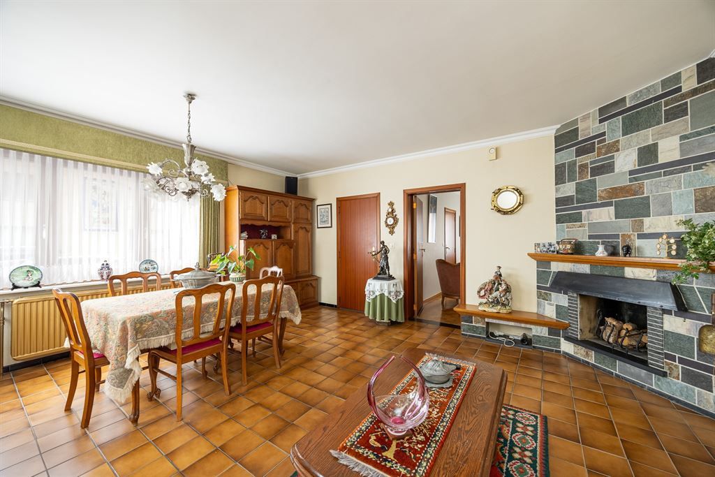 Renovatiewoning met 3 slaapkamers op uitstekende locatie foto 5