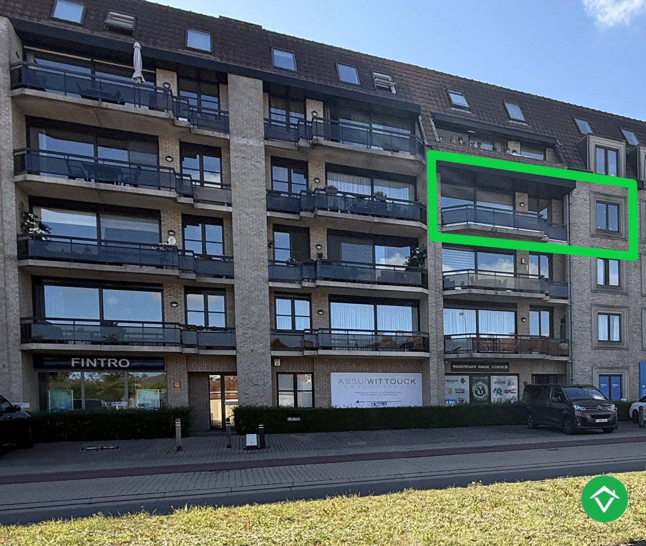 Appartement met twee slaapkamers, terras en garage foto {{pictureIndex}}