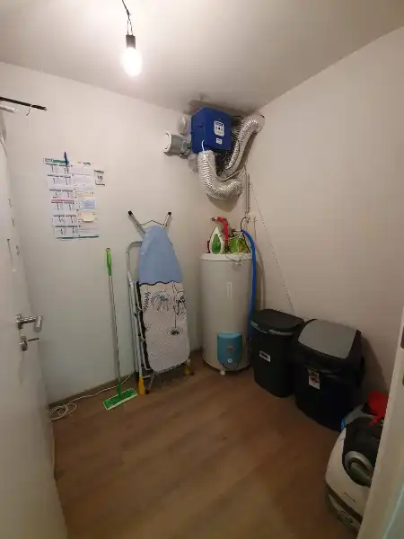 Volledig gerenoveerd 2-slaapkamerappartement met lift foto 13