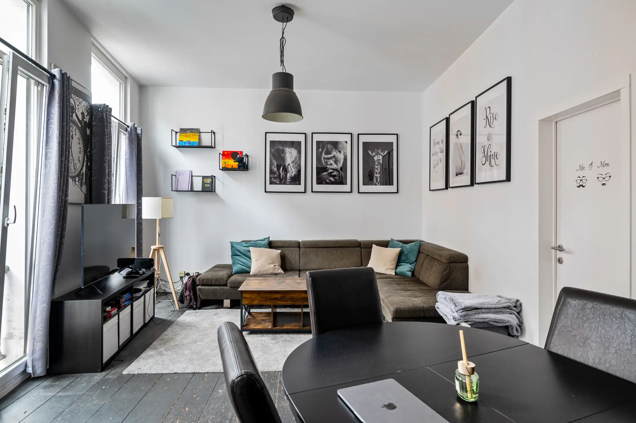 Ruim en stijlvol 2 slaapkamer appartement met groot terras foto 2