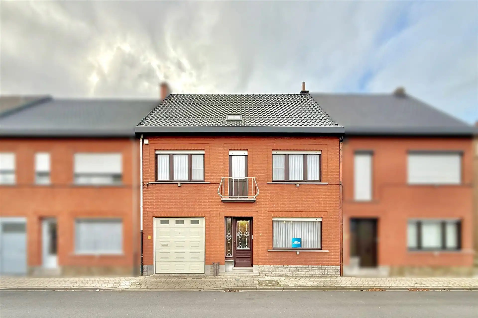 Ruime woning met garage, 4 slpk & tuin foto {{pictureIndex}}