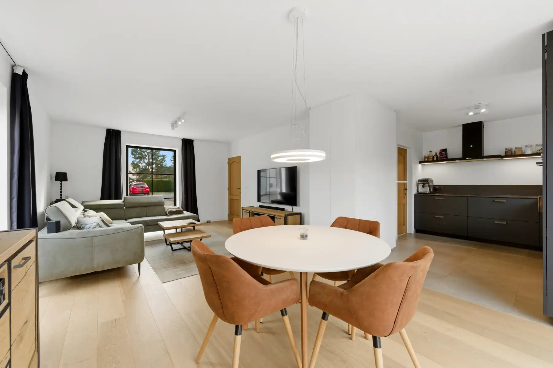 Recente vrijstaande woning in het centrum van RIJMENAM foto 8