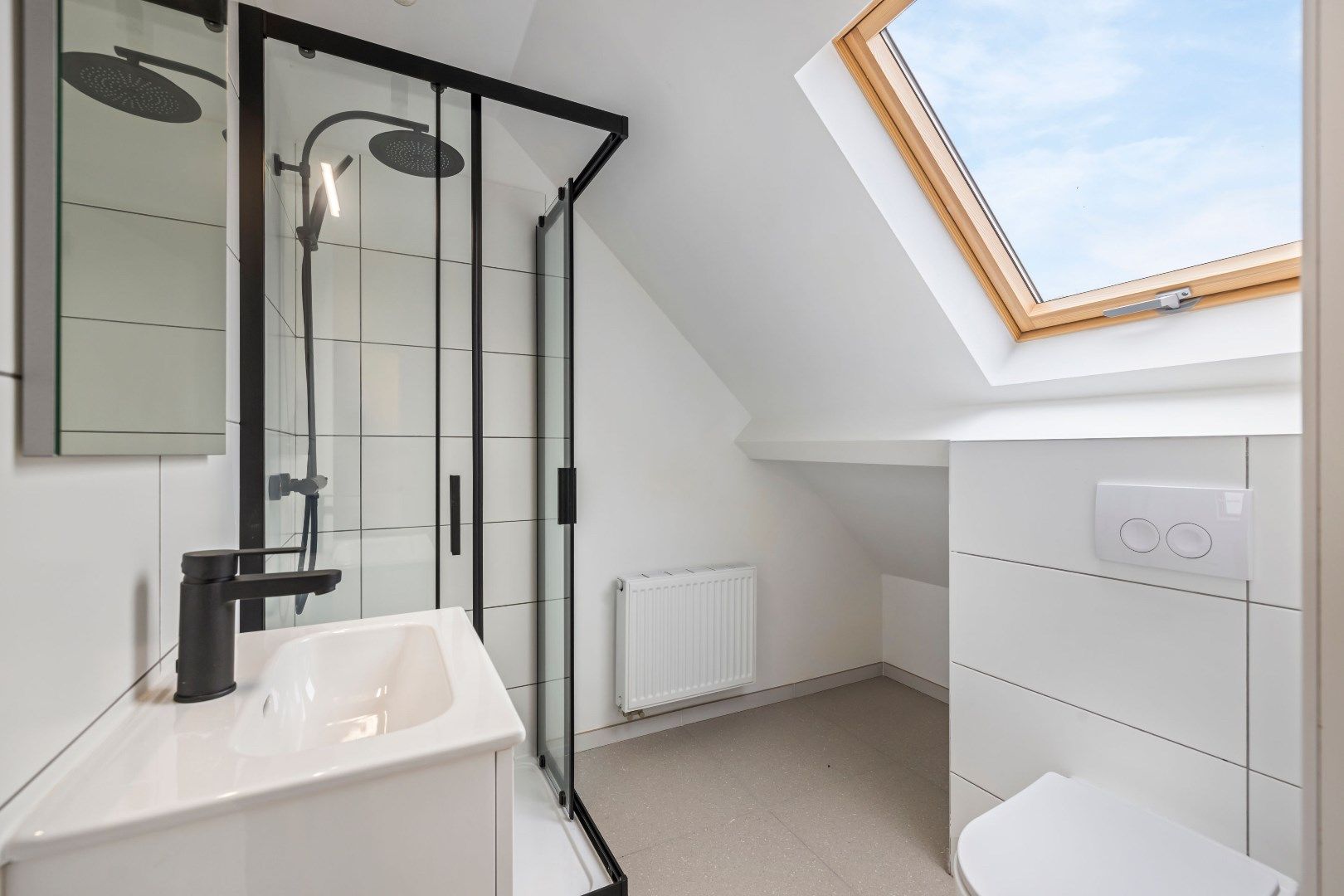 Luxueus gerenoveerde (2025) woning bijgebouw & ruime tuin in Zwijndrecht foto 11