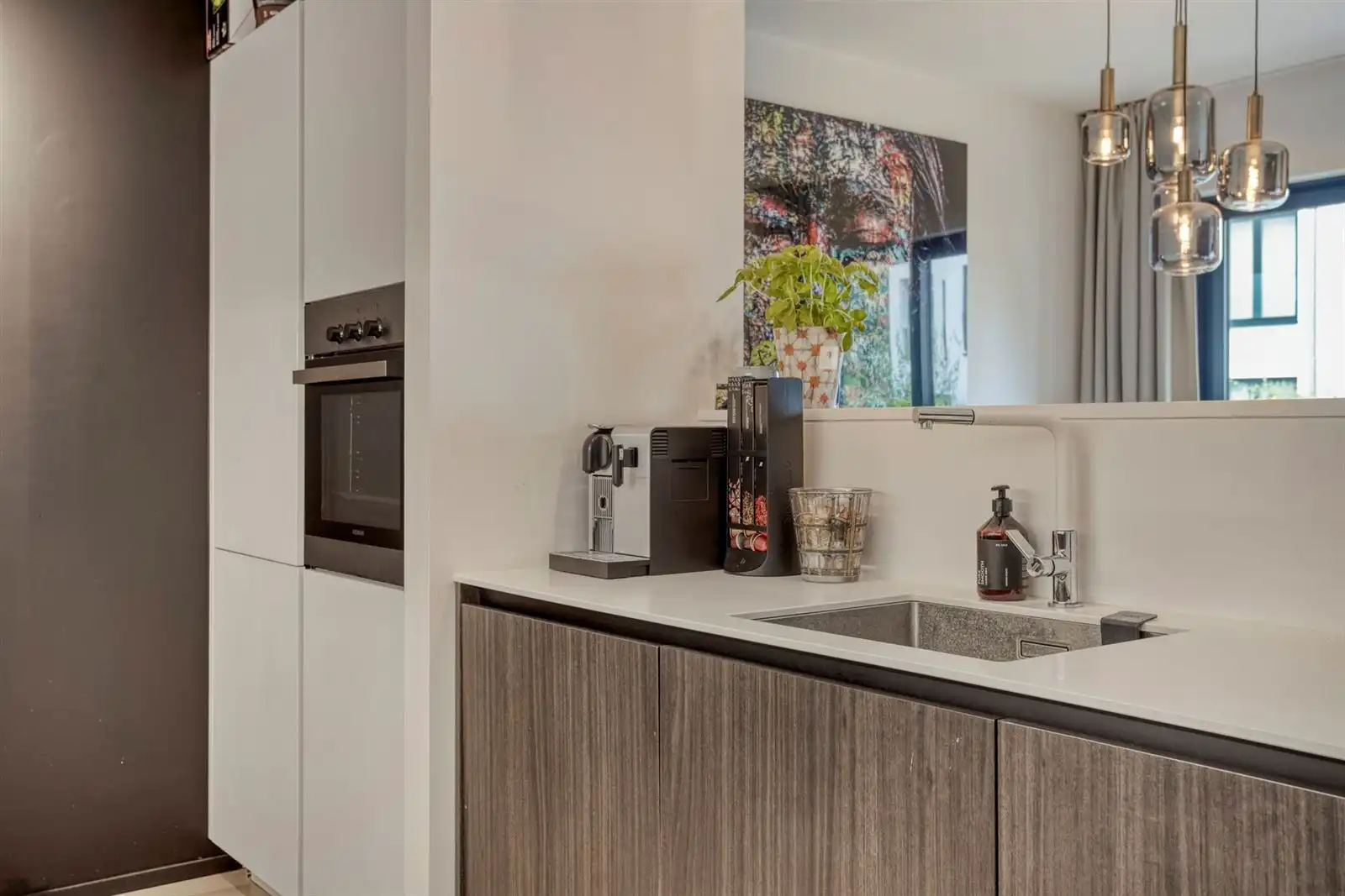Prachtig recent gelijkvloers appartement met 2 slaapkamers, tuin en parking foto 13