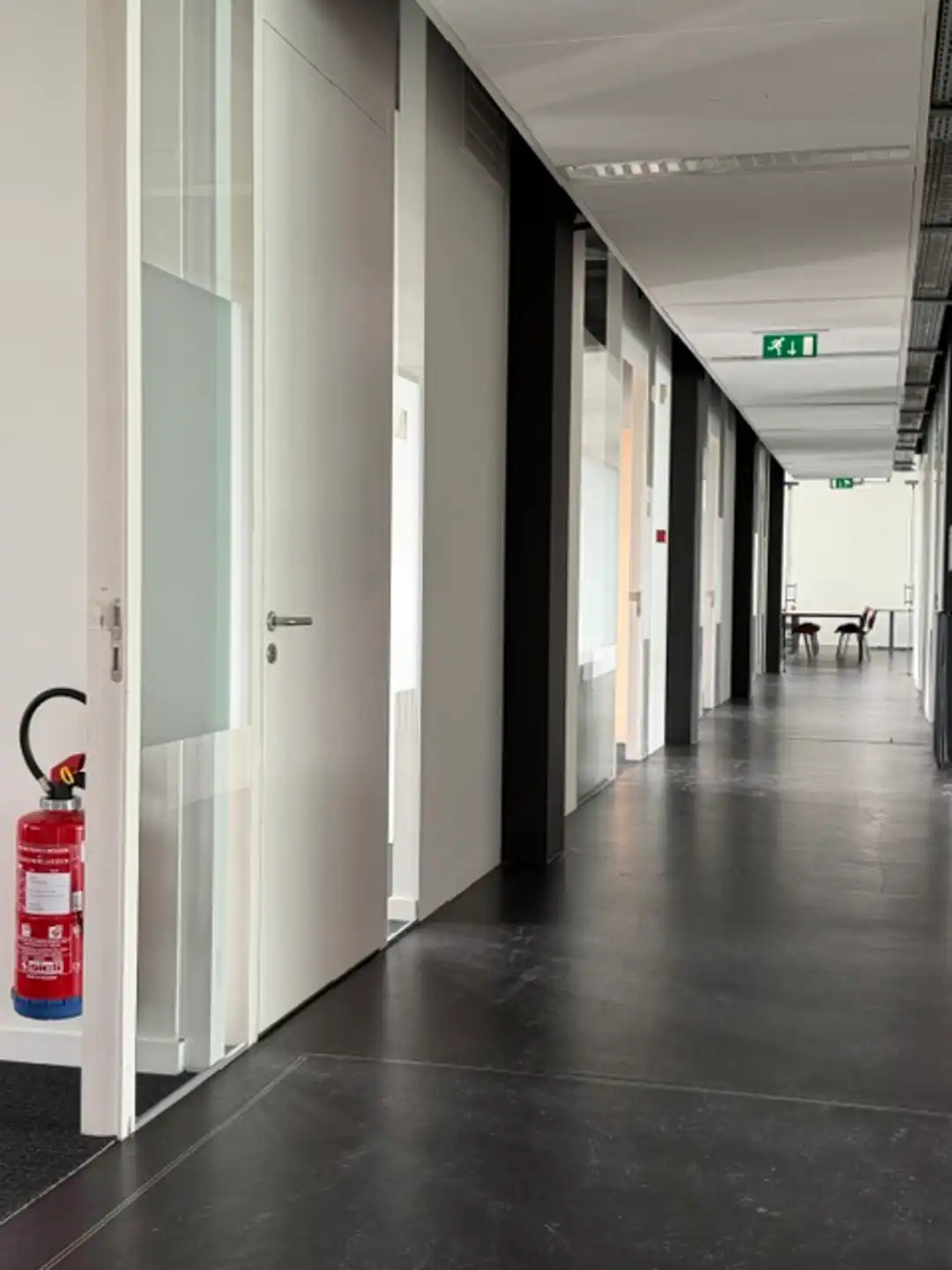 Recent en kwalitatief semi-industrieel bedrijfsgebouw – 3.790 m² op 8.989 m² foto 8