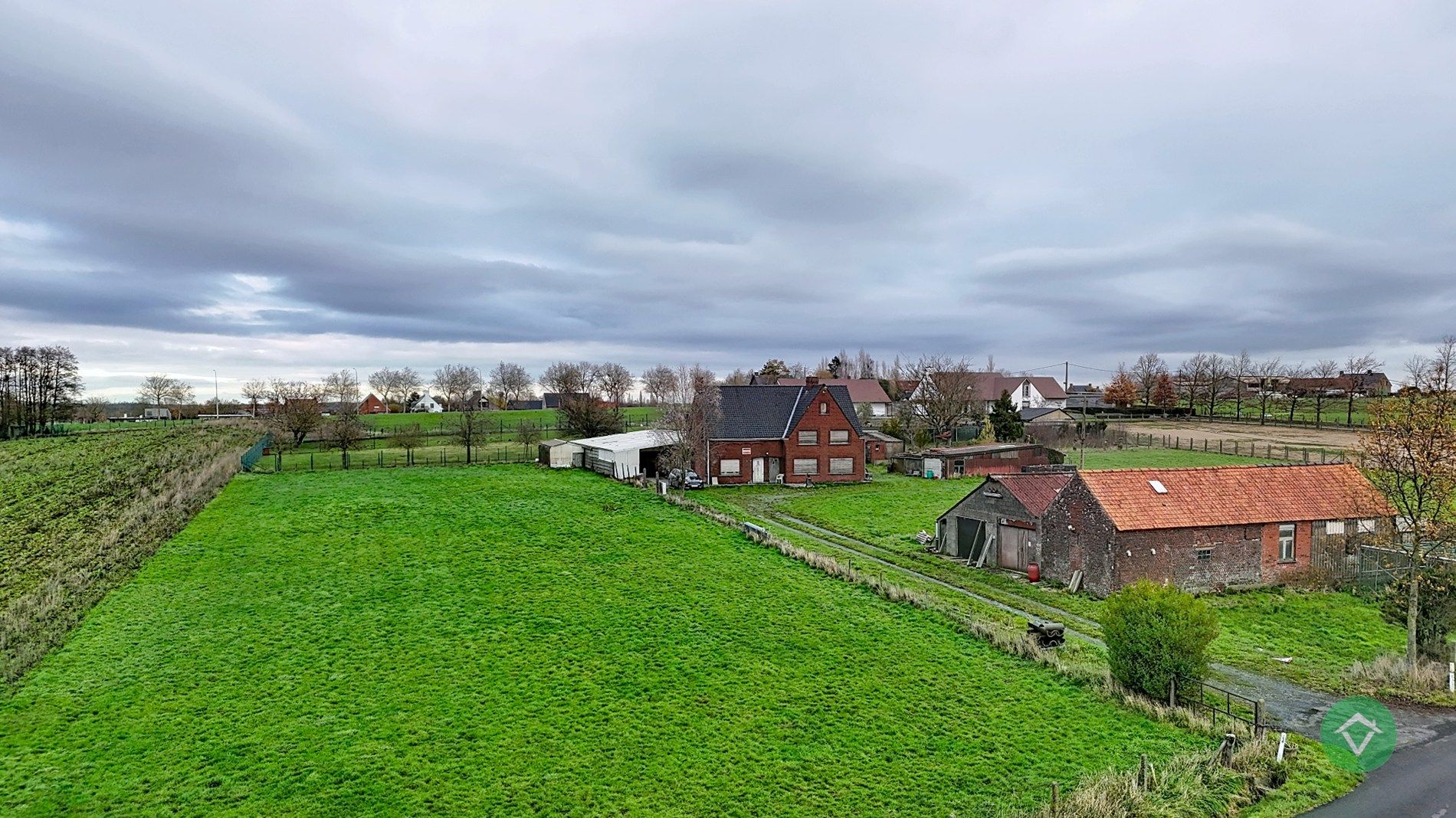 Alleenstaande woning met vergezichten te Zwevezele foto 4