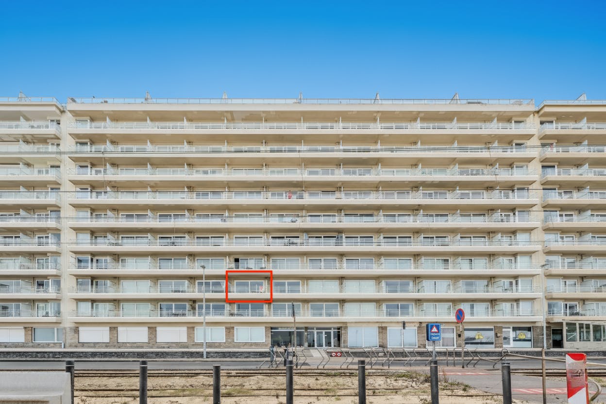 Gerenoveerd 1-slaapkamerappartement met frontaal zeezicht! foto 15