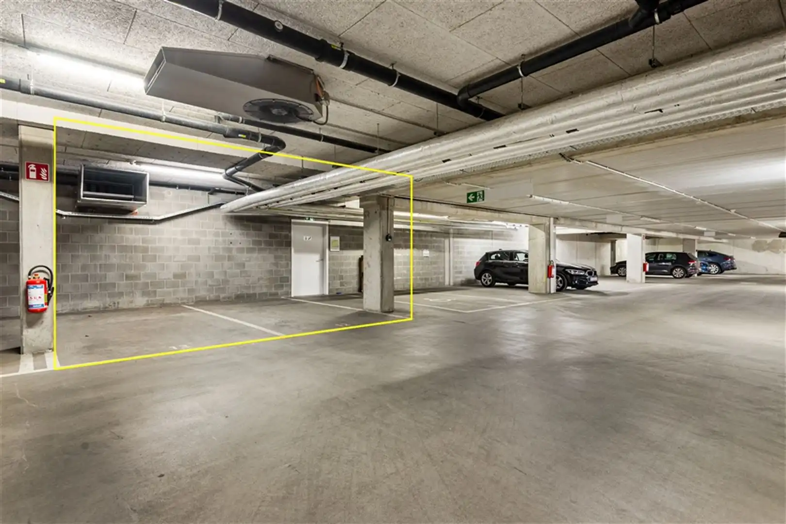 Gelijkvloerse kantoorruimte te koop in de India Natie foto 17