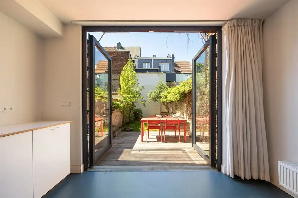 Piekfijn gerenoveerd huis met zonnige stadstuin vlakbij Park Spoor Noord  foto 3