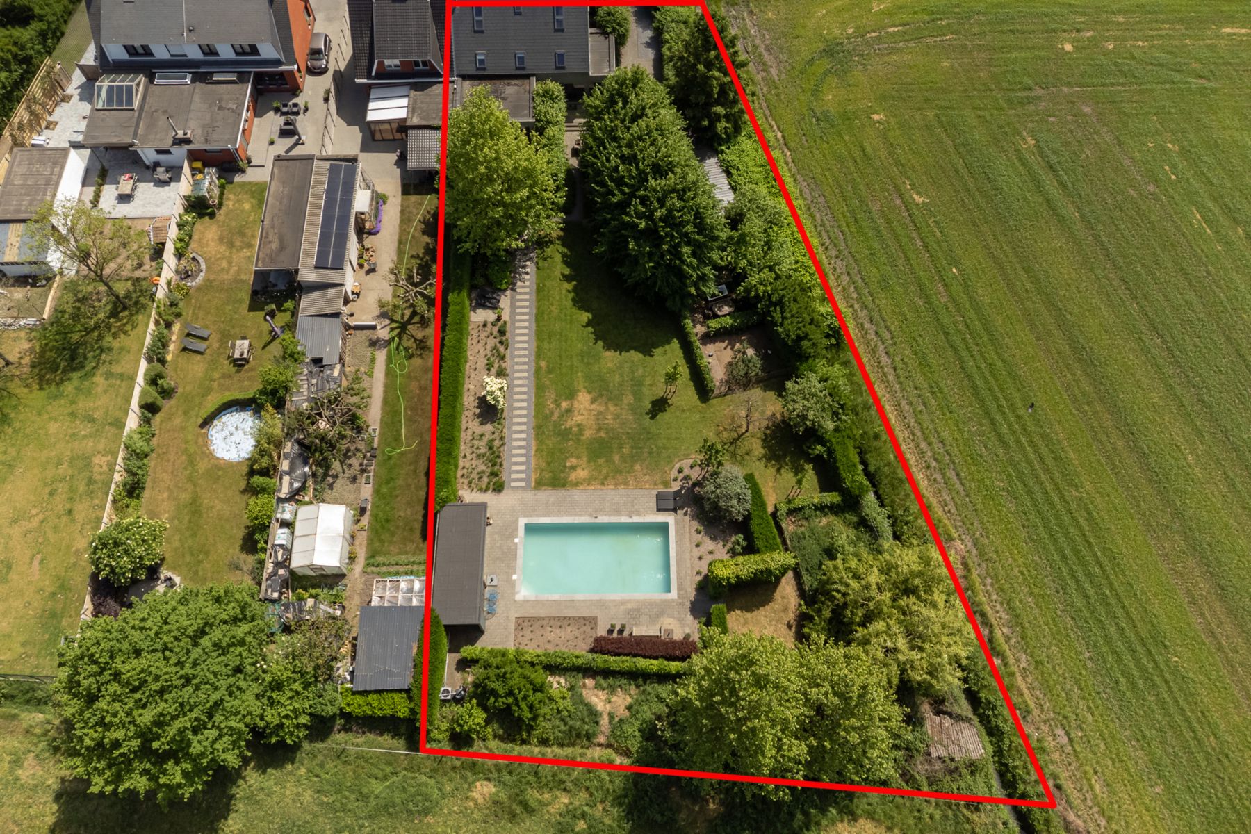 Ruime gezinswoning met 5 slk, verwarmd zwembad en tuin. foto 48