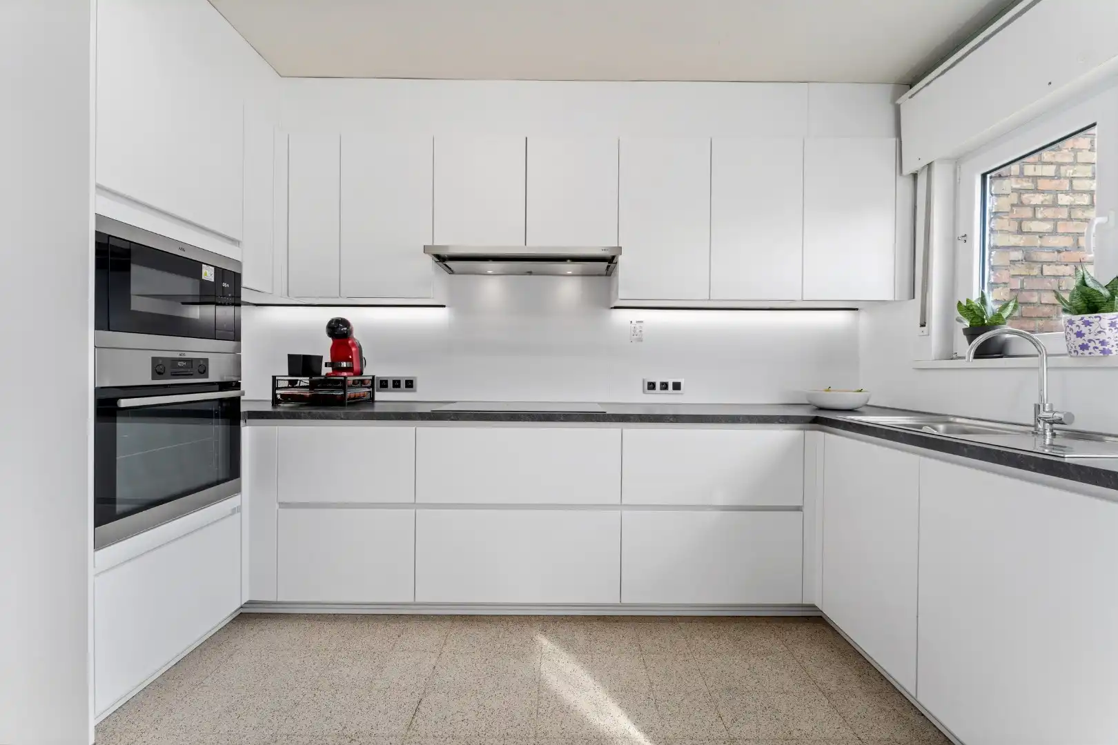 Gezinswoning met zonnige tuin in Beernem foto 6