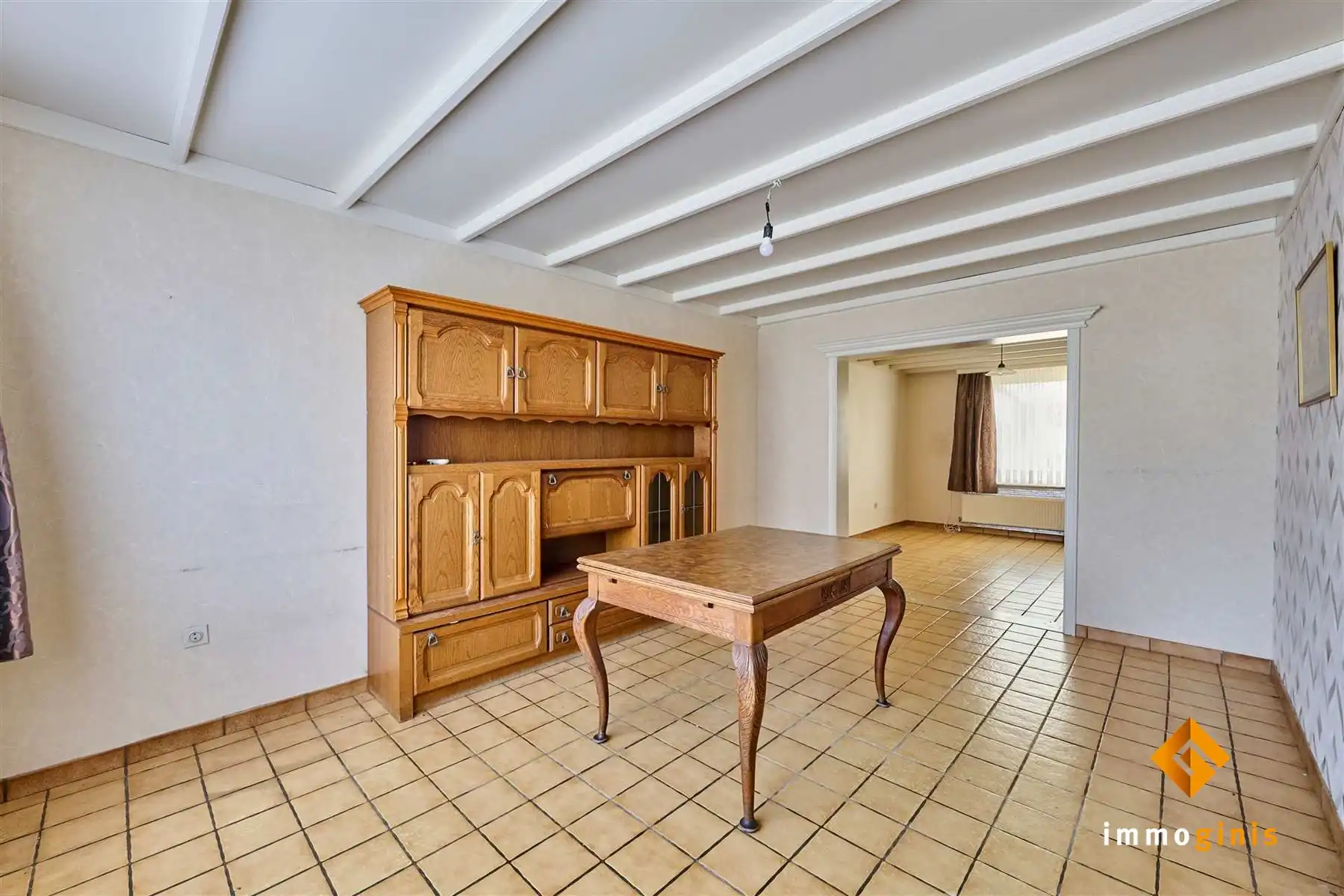 Verrassend ruime, te renoveren woning met 3 slaapkamers en uitbreidingsmogelijkheden op zolder! foto 4