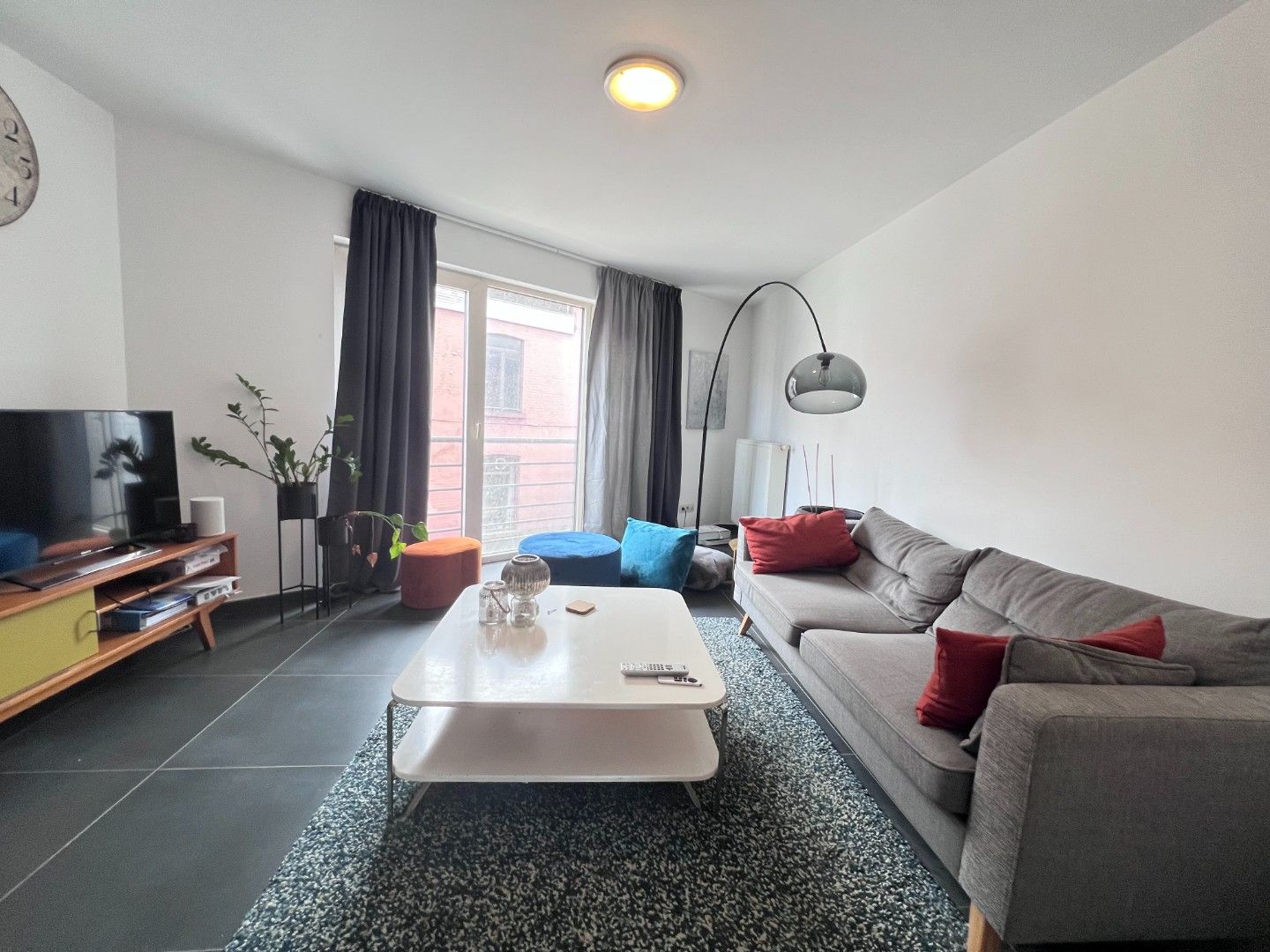Ruim appartement met twee slaapkamers en terras te huur in Sint-Amandsberg foto 2