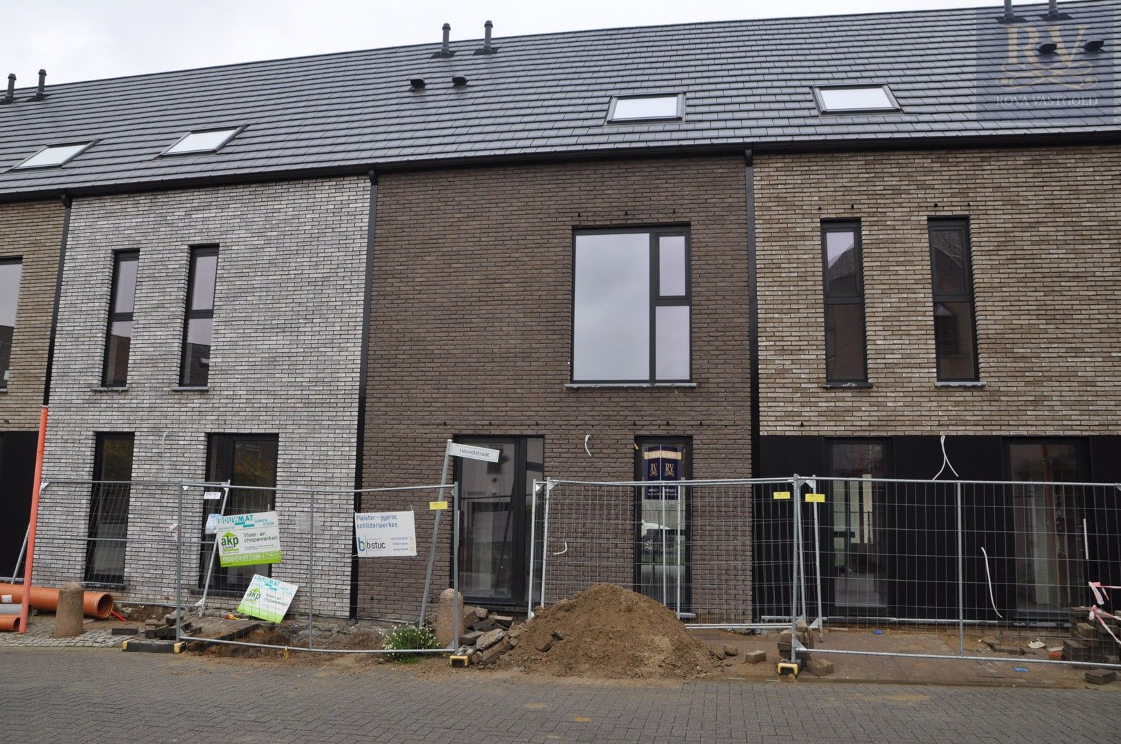 UITVERHUUURD 7 UNIEKE NIEUWBOUWWONINGEN TE HUUR IN LANAKEN CENTRUM MET 2 OF 3 SLPK foto 4