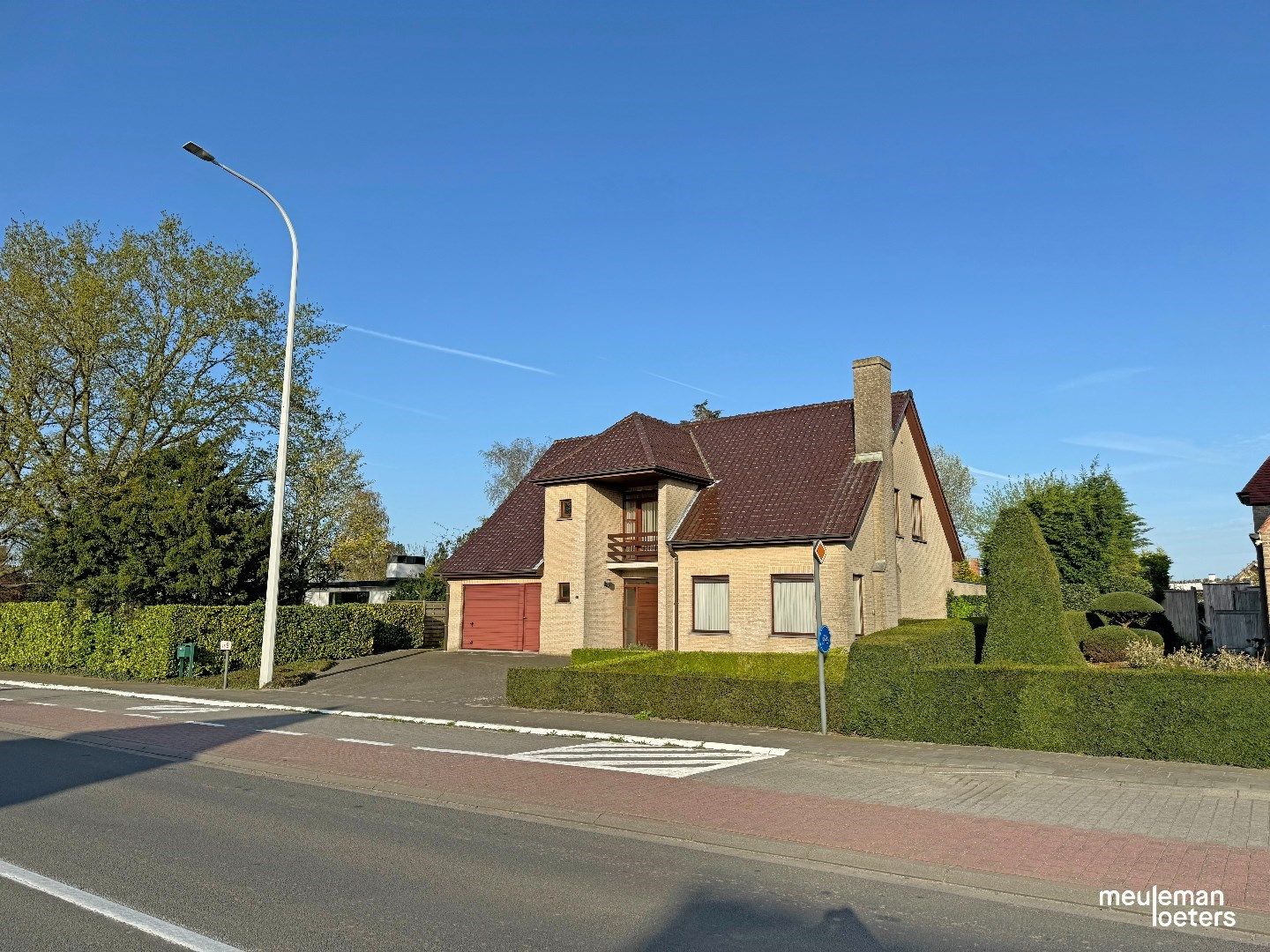 Ruime vrijstaande woning met magnifieke tuin in centrum foto 5