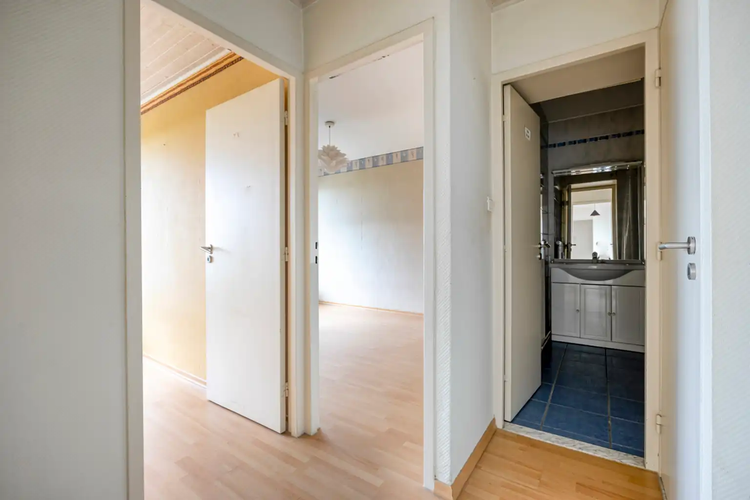 Lichtrijk appartement met open zicht, op te frissen foto 17