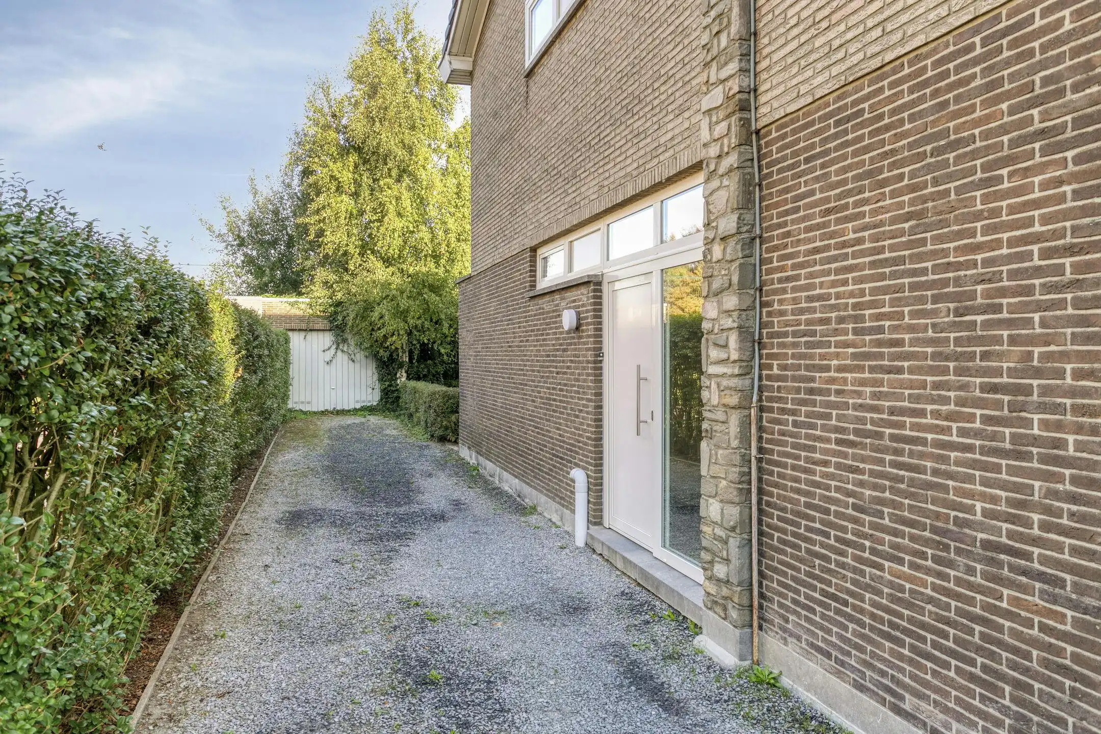  Halfopen gezinswoning te koop in Bissegem! foto 2