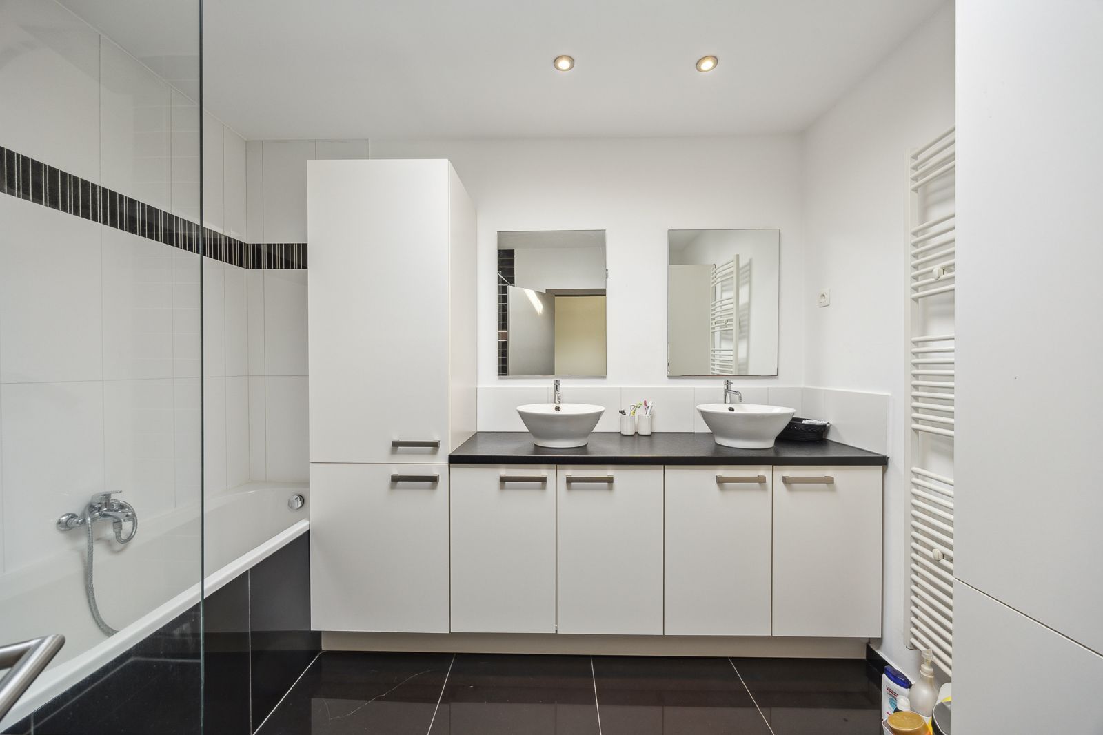 Instapklare duplex met commerciële ruimte op goede locatie te Brasschaat! foto 10