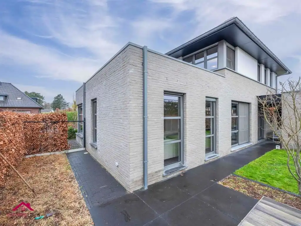 Vrijstaande woning in hedendaagse stijl foto 11