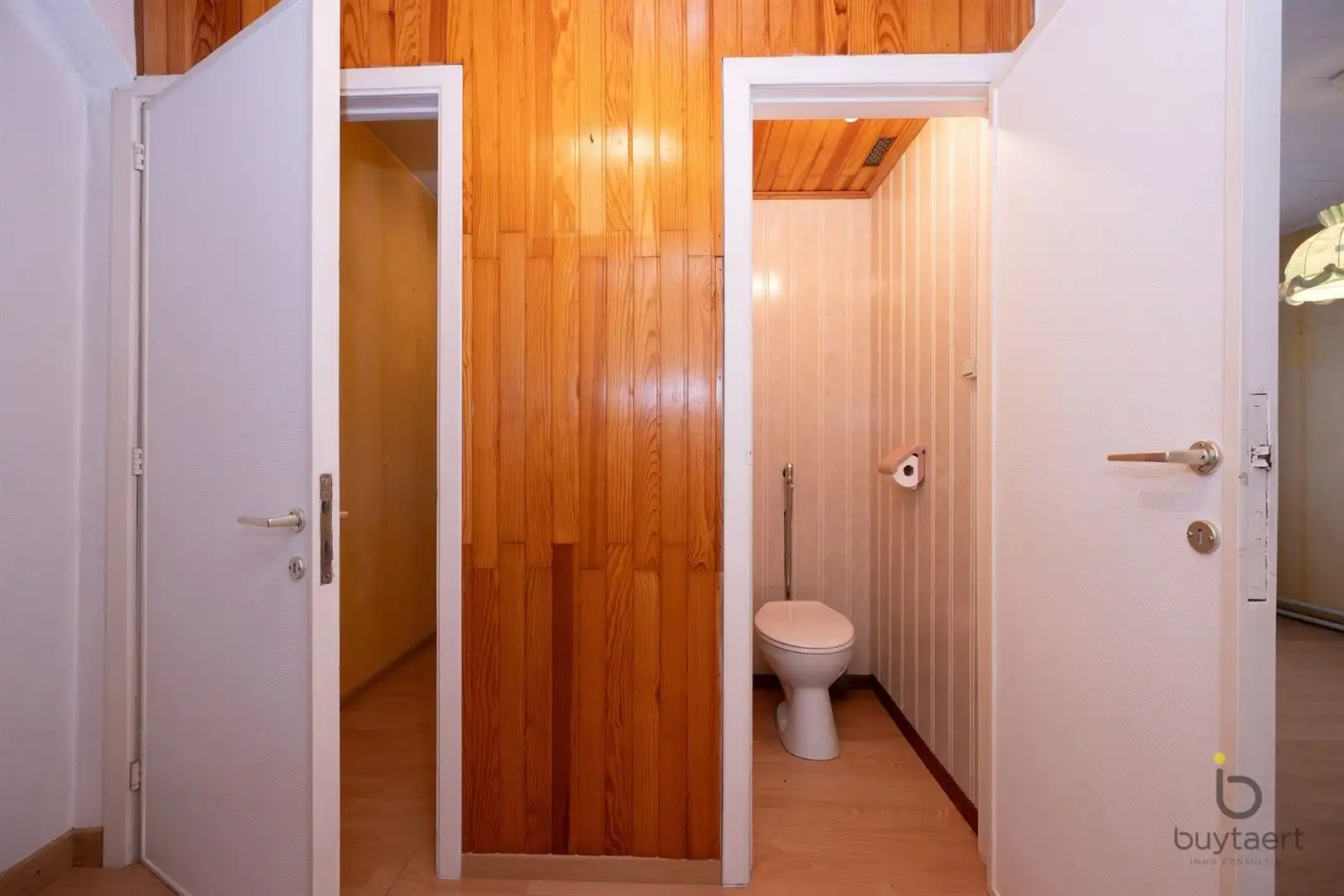 Te renoveren woning op zeer gegeerde locatie te Schilde! foto 14