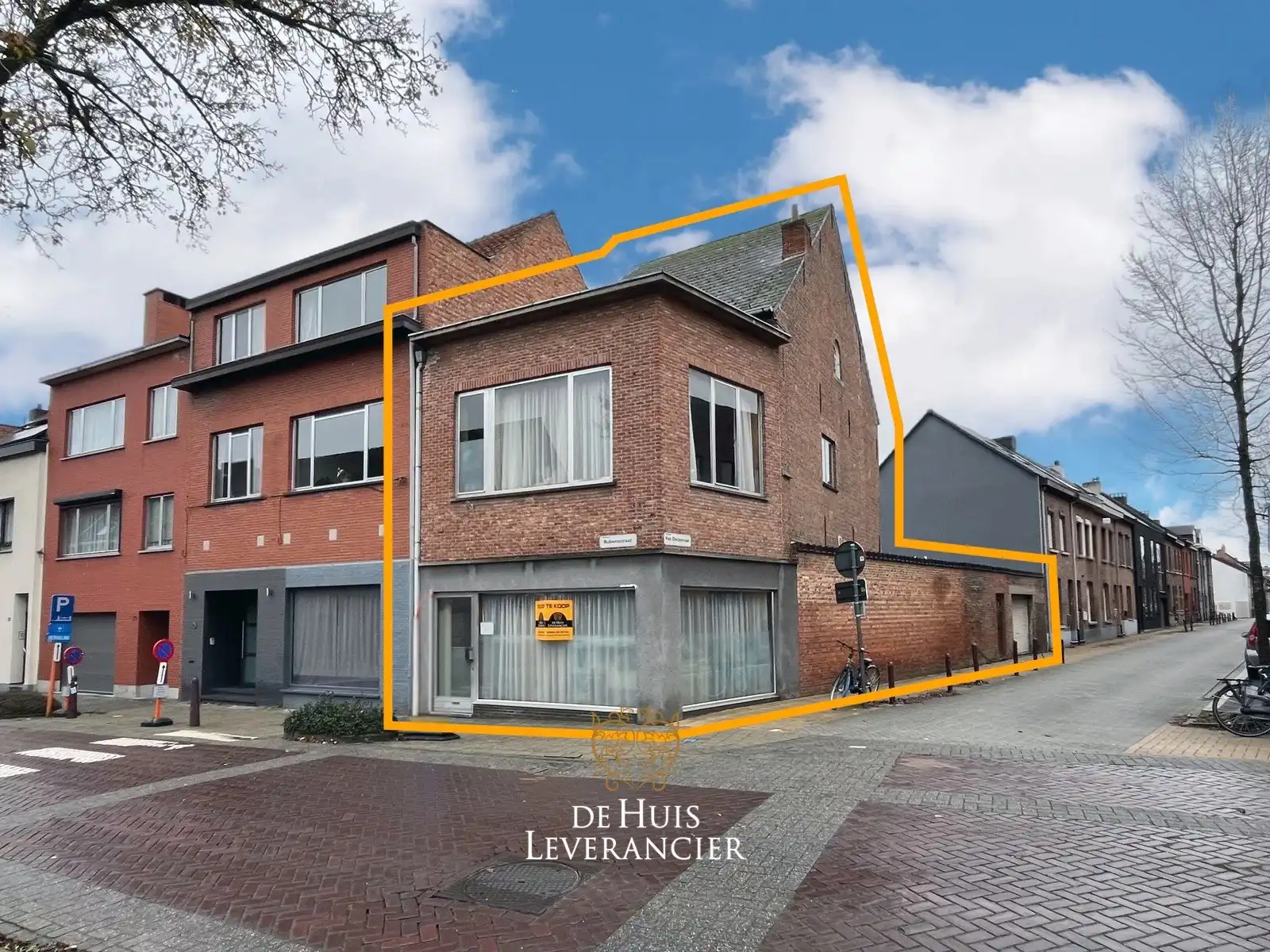 Te renoveren woonst in centrum Kontich te koop met 1001 mogelijkheden foto {{pictureIndex}}