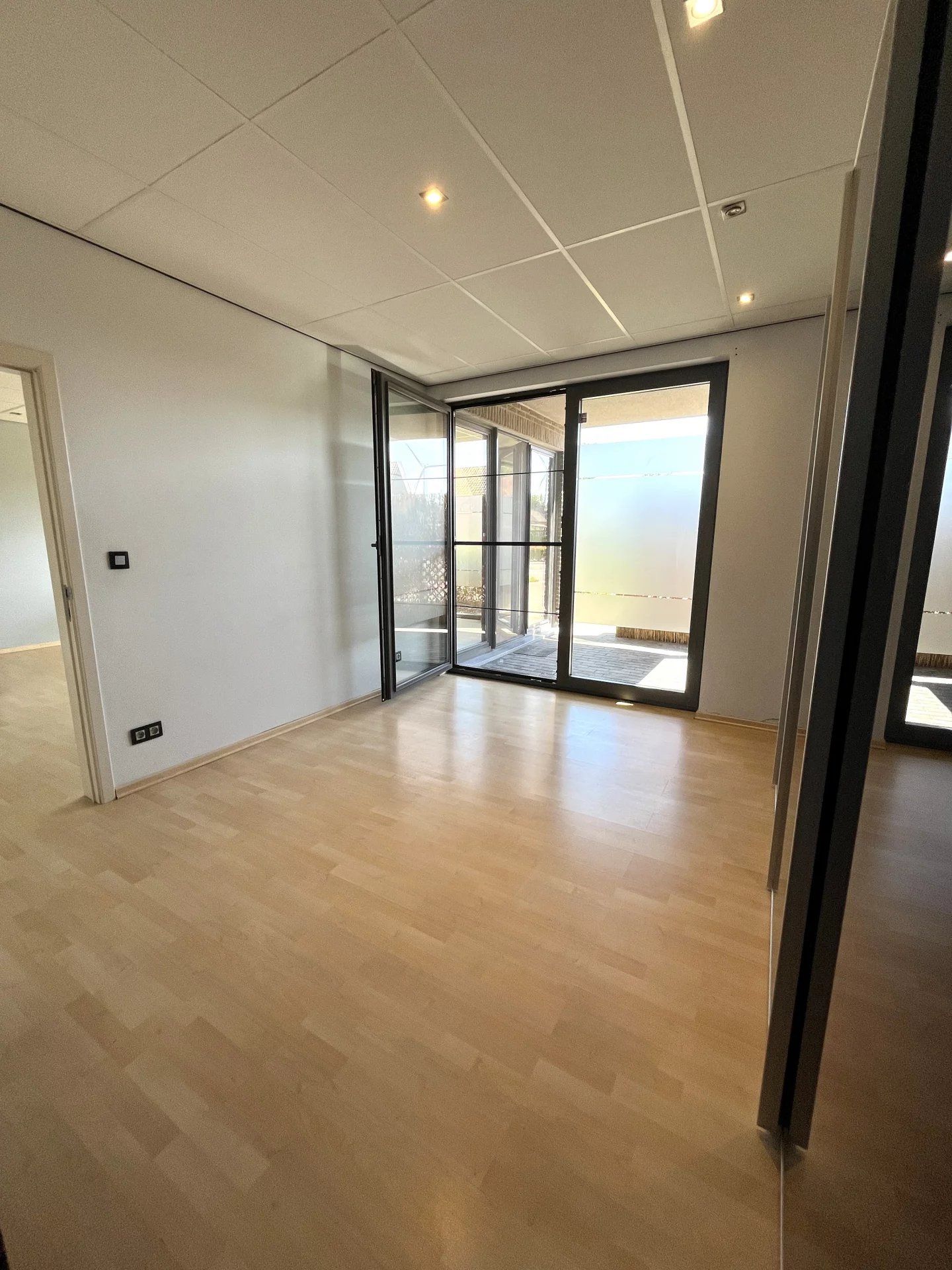 Instapklaar handelspand met aanpalend 1 slaapkamer appartement foto 19