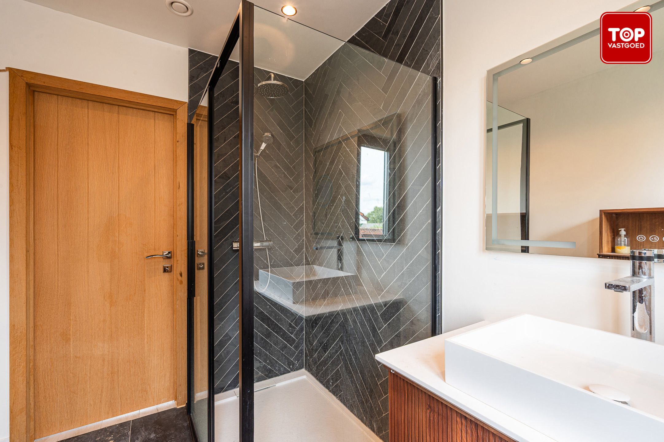 Instapklare energiezuinige  woning met 4 slaapkamers, vloerverwarming en zonnepanelen foto 25