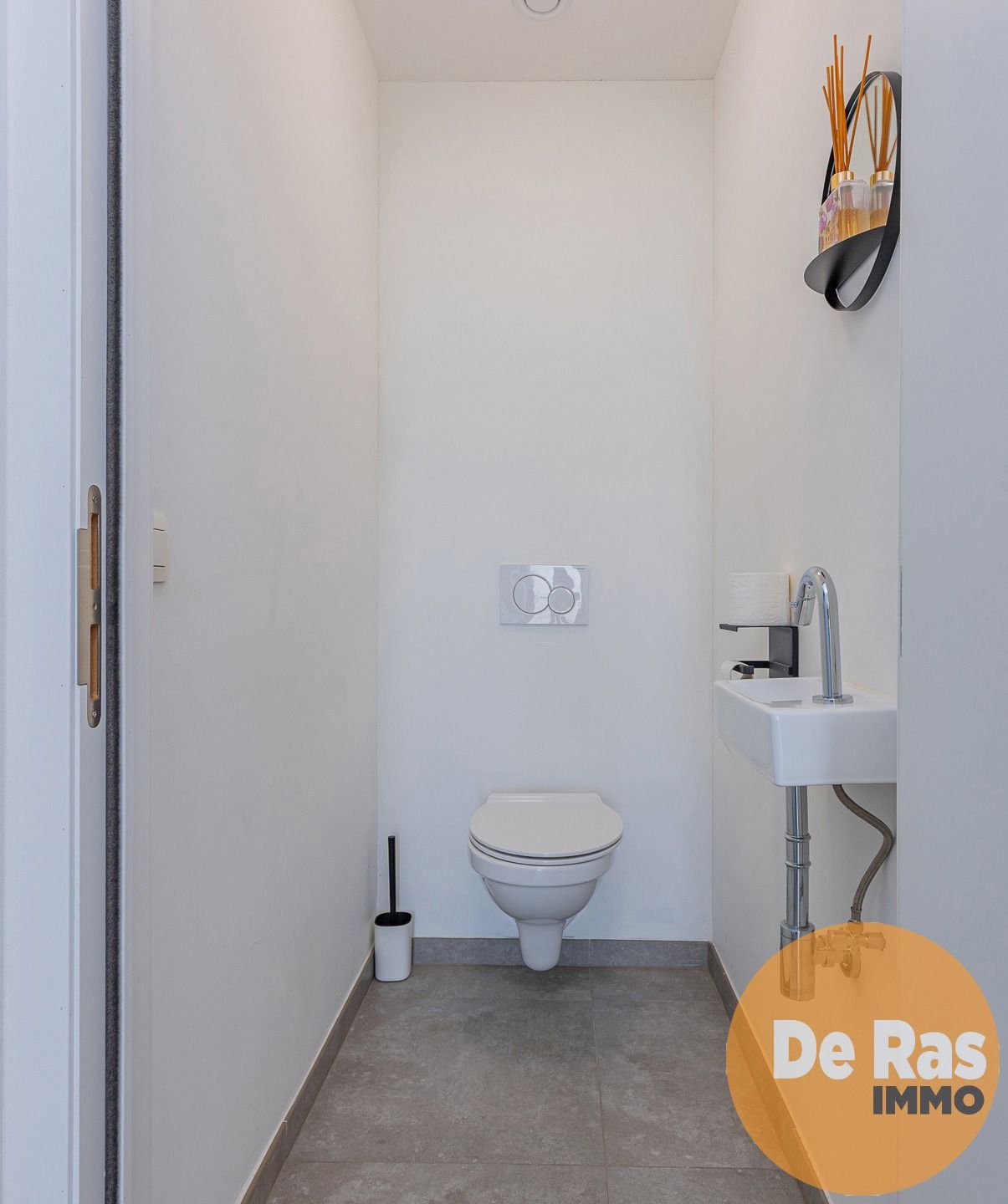 Herzele -  Totaal gerenoveerde woning met 4 slaapkamers, tuin en garage gelegen centrum Herzele foto 7